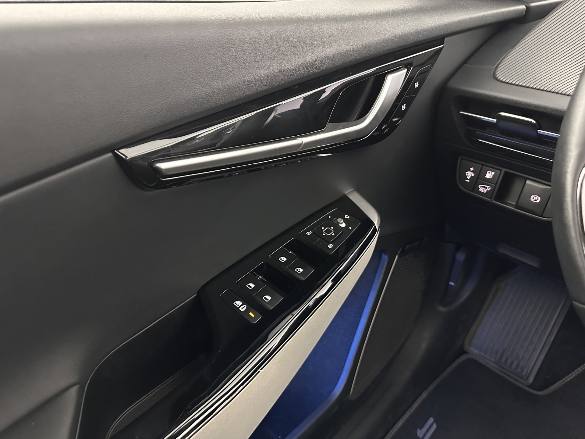 Kia EV6 GT-Line 77.4 kWh (3-Fase-11kW) {SOH-96%} (INCL-BTW) Aut. *HEATPUMP | PANO | HEAD-UP | LEATHER-ALCANTARA | ADAPTIVE-CRUISE | DIGI-COCKPIT | MERIDIAN-AUDIO | MEMORYPACK | FULL-LED | KEYLESS | TOPVIEW | DAB | BLINDSPOT | NAVI-FULLMAP |