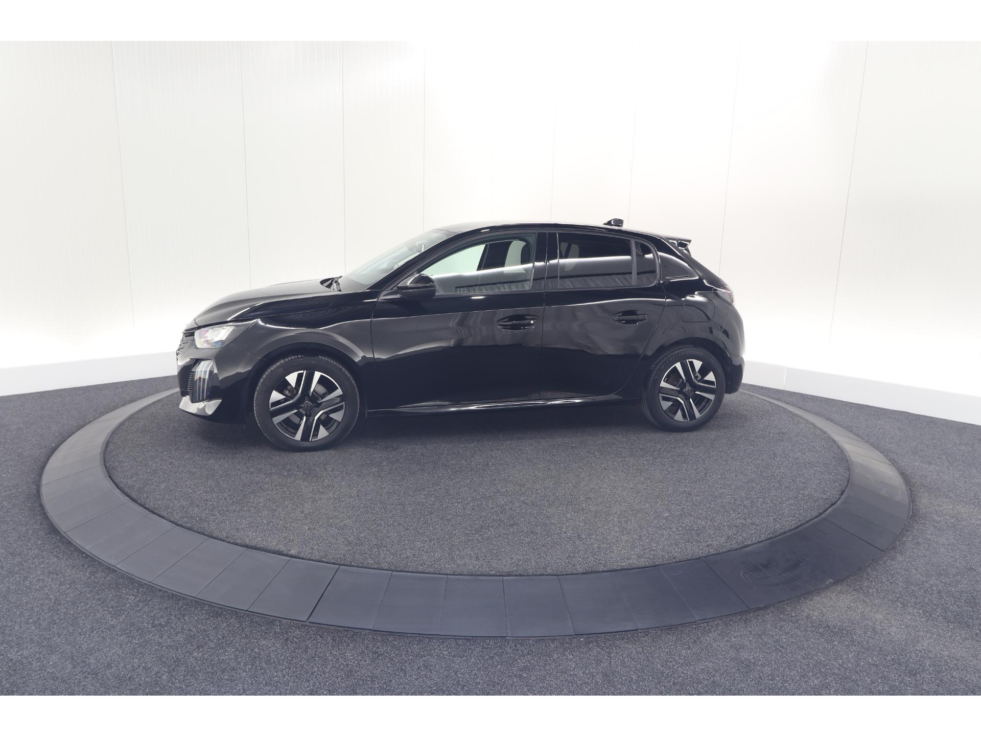 Peugeot 208 PureTech 100 Allure | Parkeersensoren | Navigatie | Apple Carplay