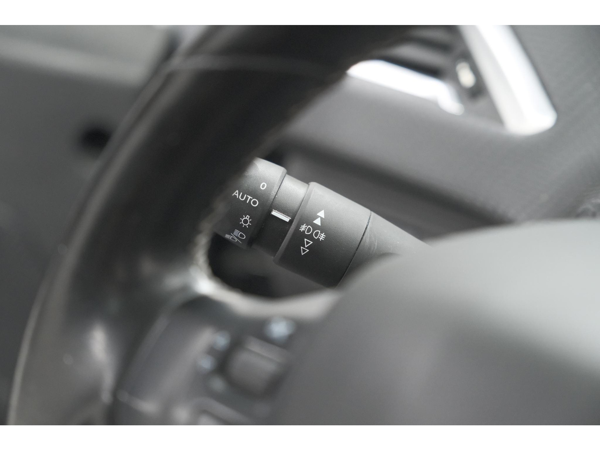 Peugeot 2008 PureTech 110 Allure | Panoramadak | Apple Carplay | Navigatie | Parkeersensoren