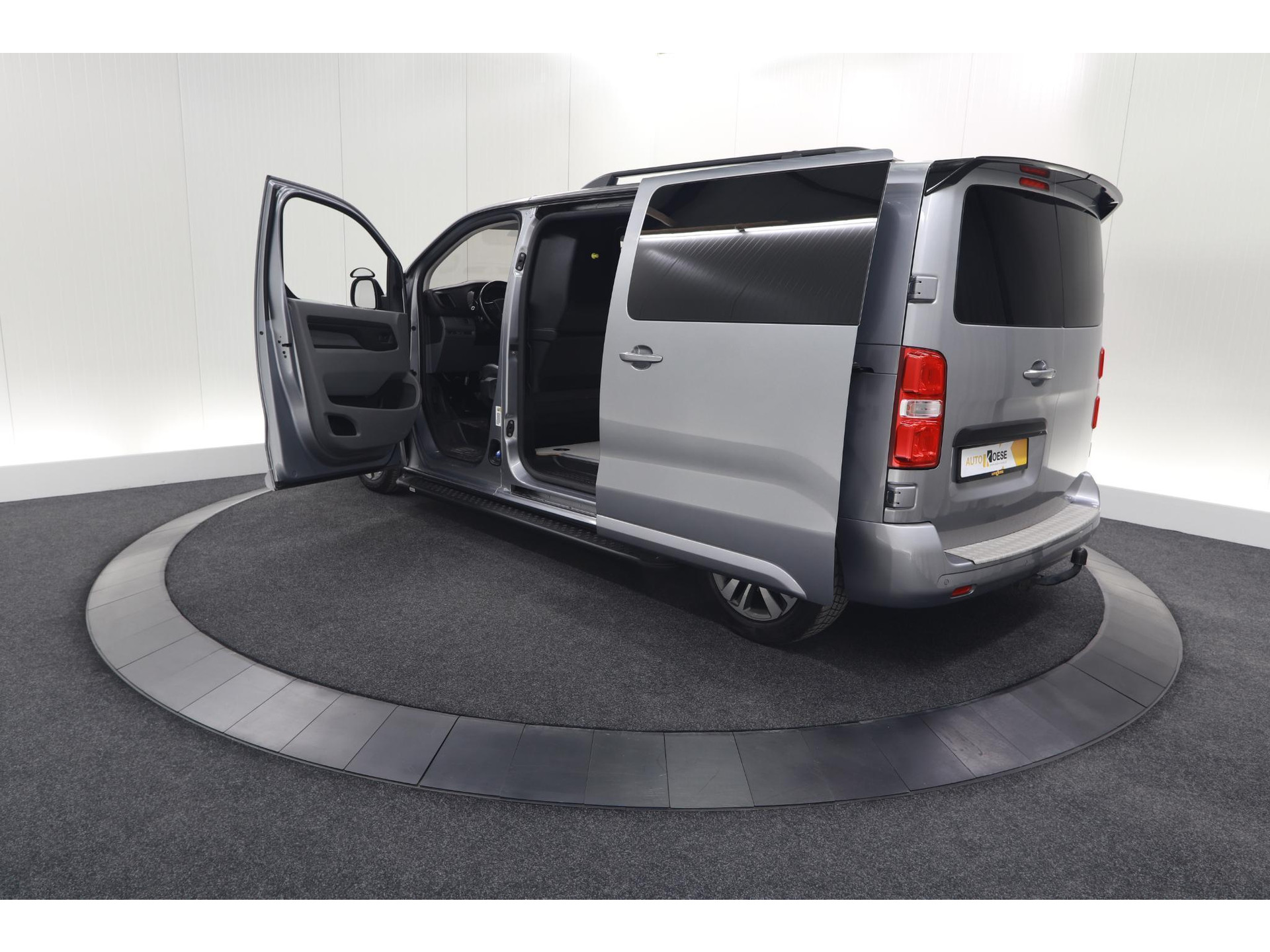Peugeot Expert 2.0 BlueHDI 180 Automaat Standard Premium | Standkachel | Trekhaak | Head-Up Display | Camera | Apple Carplay | Laadruimte Betimmering