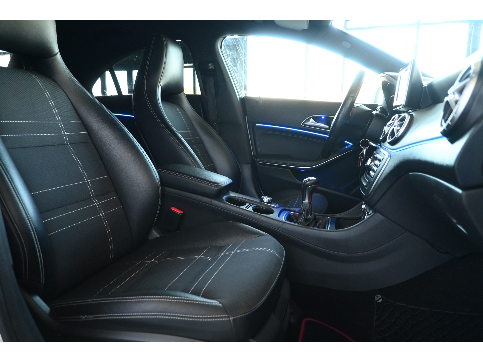 Mercedes-Benz CLA-klasse 200 Ambition Bi-Xenon Cruise Airco PDC Navigatie Inruil Mogelijk!