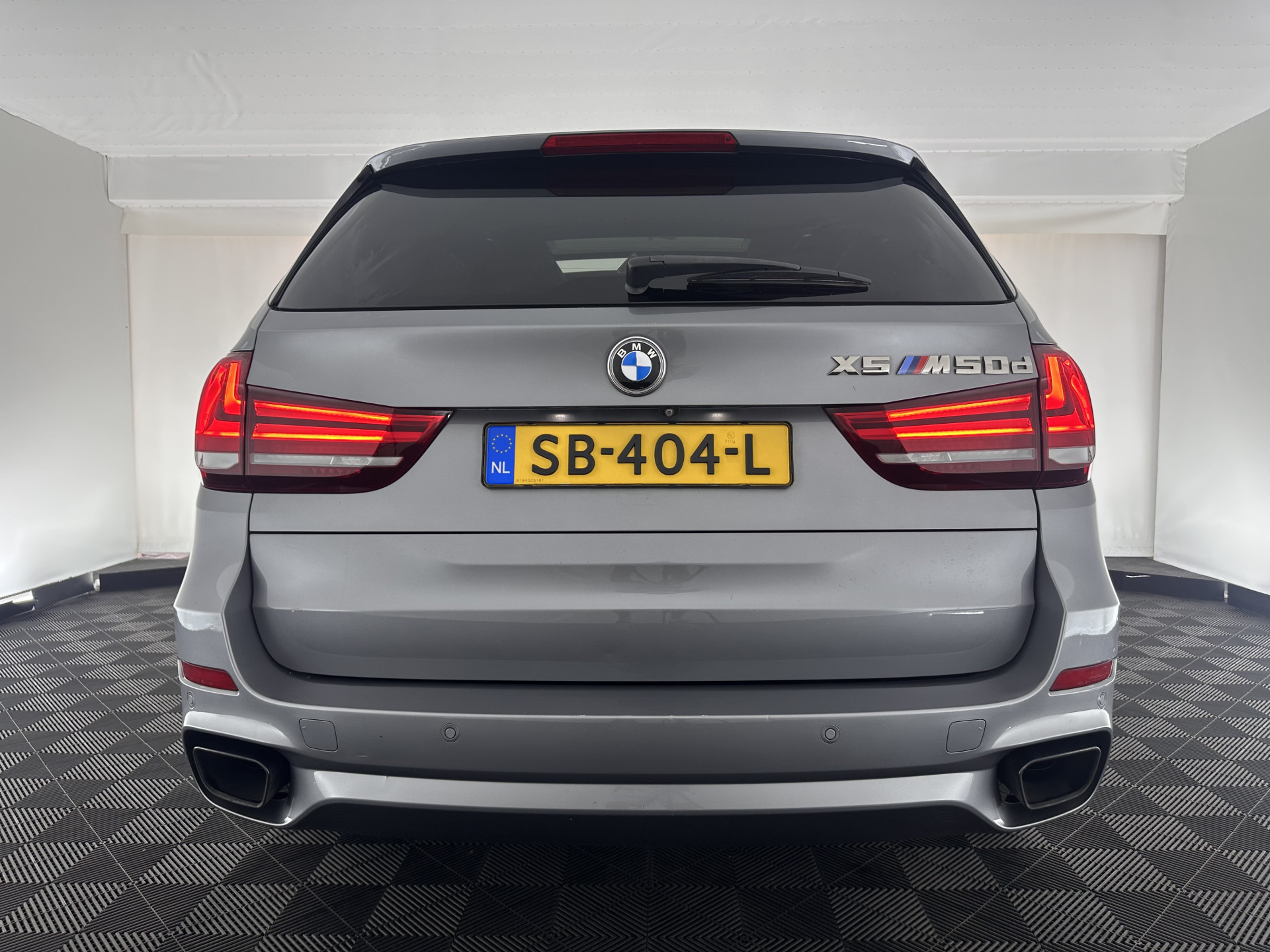 BMW X5 M50d M-Sportpack Aut. *PANO | HEAD-UP | LUXURY-LEATHER | ADAPTIVE-CRUISE | SOFT-CLOSE | BANG&OLUFSEN | TOP-VIEW | BLINDSPOT | NIGHT-VISION | MEMORY-PACK | DIGI-COCKPIT | HEATED-COMFORTSEATS | NAVI-FULLMAP |