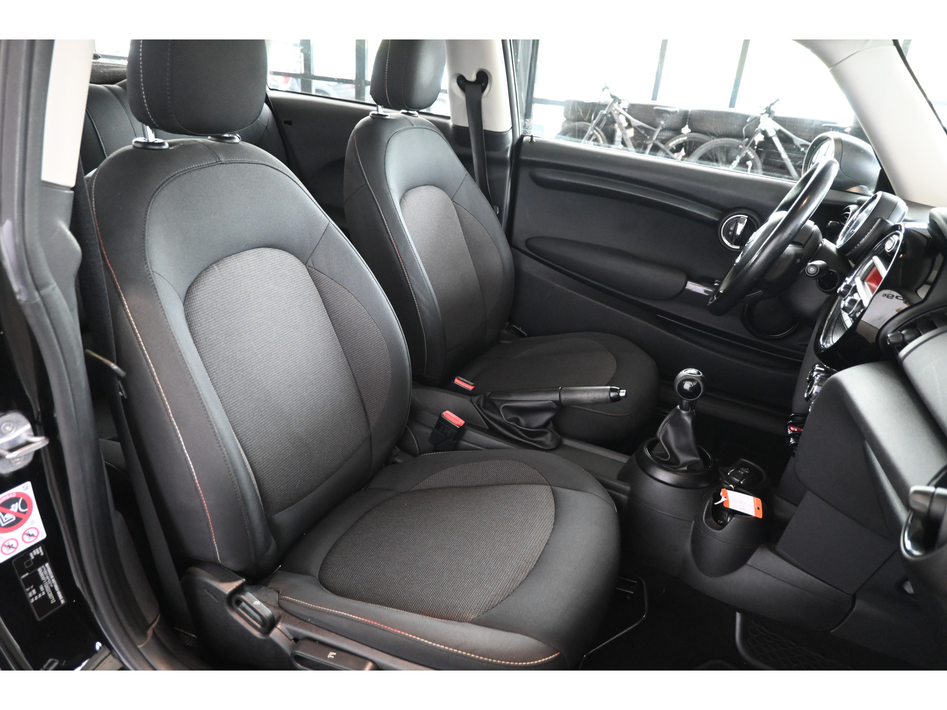 MINI 3-Deurs 1.2 One Business Airco Cruise Lichtmetaal PDC Stoelverwarming Rijklaarprijs! Inruil Mogelijk!