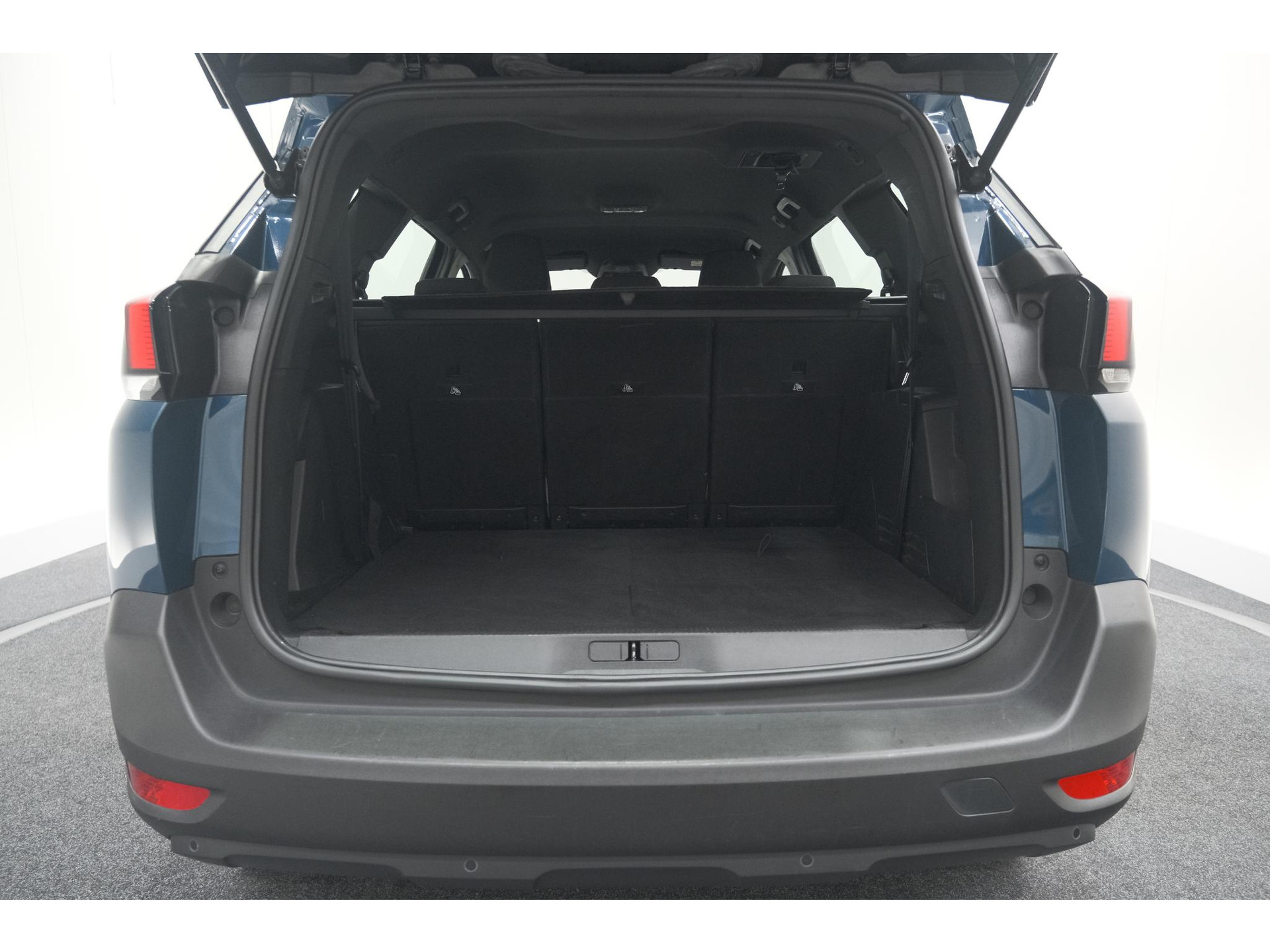 Peugeot 5008 PureTech 130 EAT8 Active Pack | 7 Zitplaatsen | Camera | Navigatie | Apple Carplay | Parkeersensoren