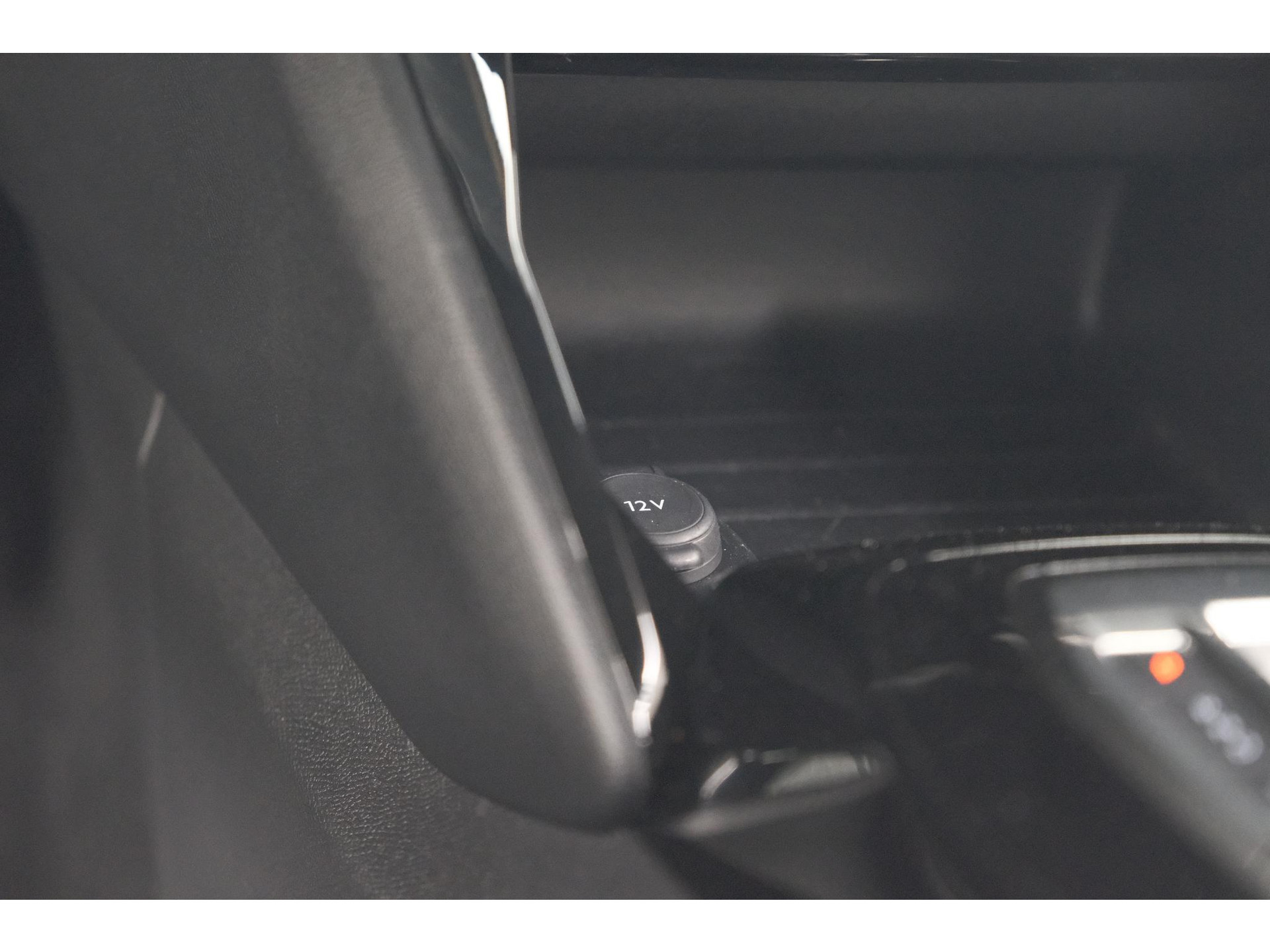 Peugeot 2008 Hybrid 136 e-DCS6 Allure | 360 Camera | Adaptieve Cruise Control | Dodehoekdetectie | Navigatie