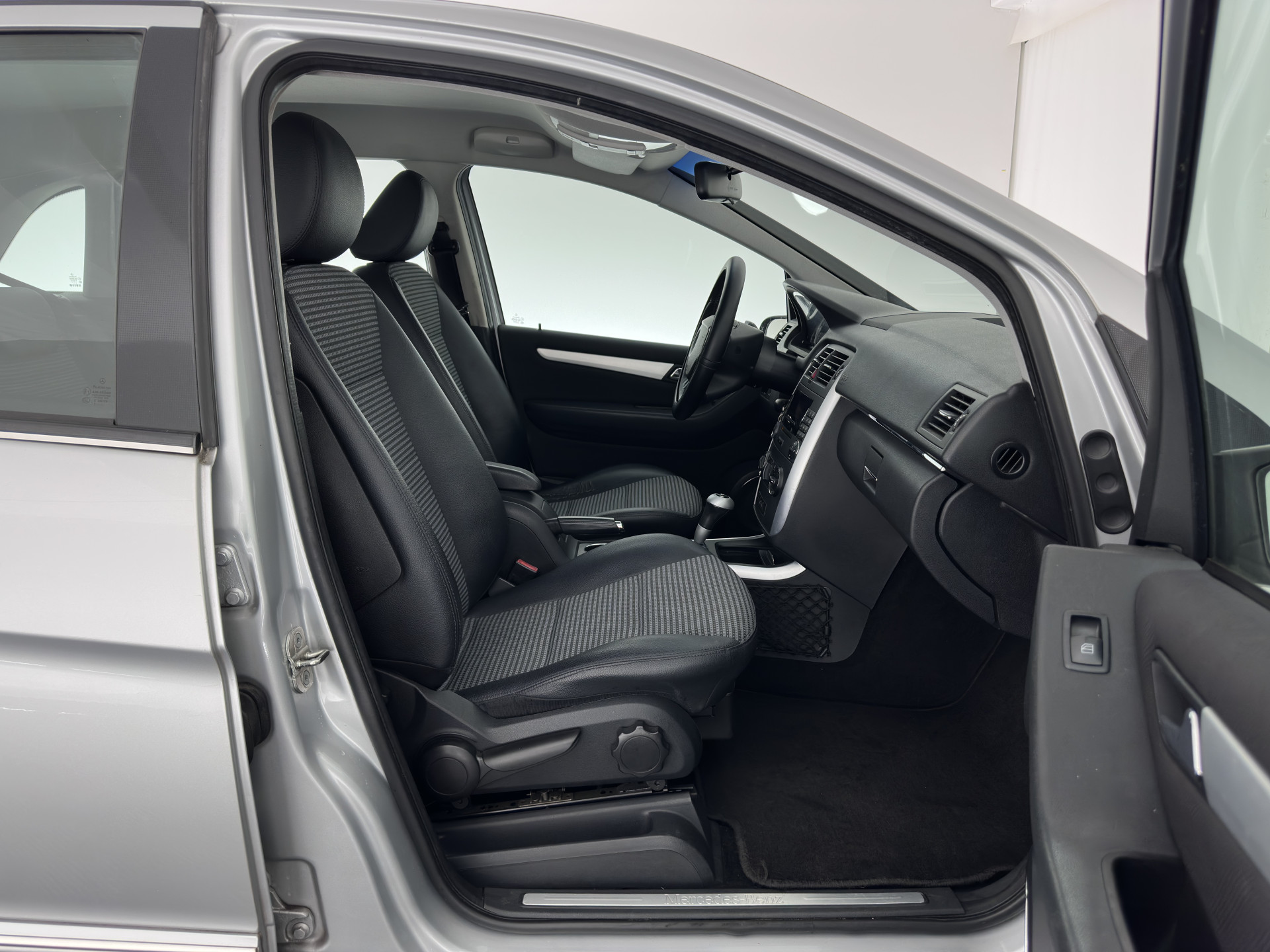 Mercedes-Benz B-klasse 180 CDI Aut. *LEATHER-FABRIC | AIRCO | CRUISE | COMFORT-SEATS | TOWBAR | 17''ALU*