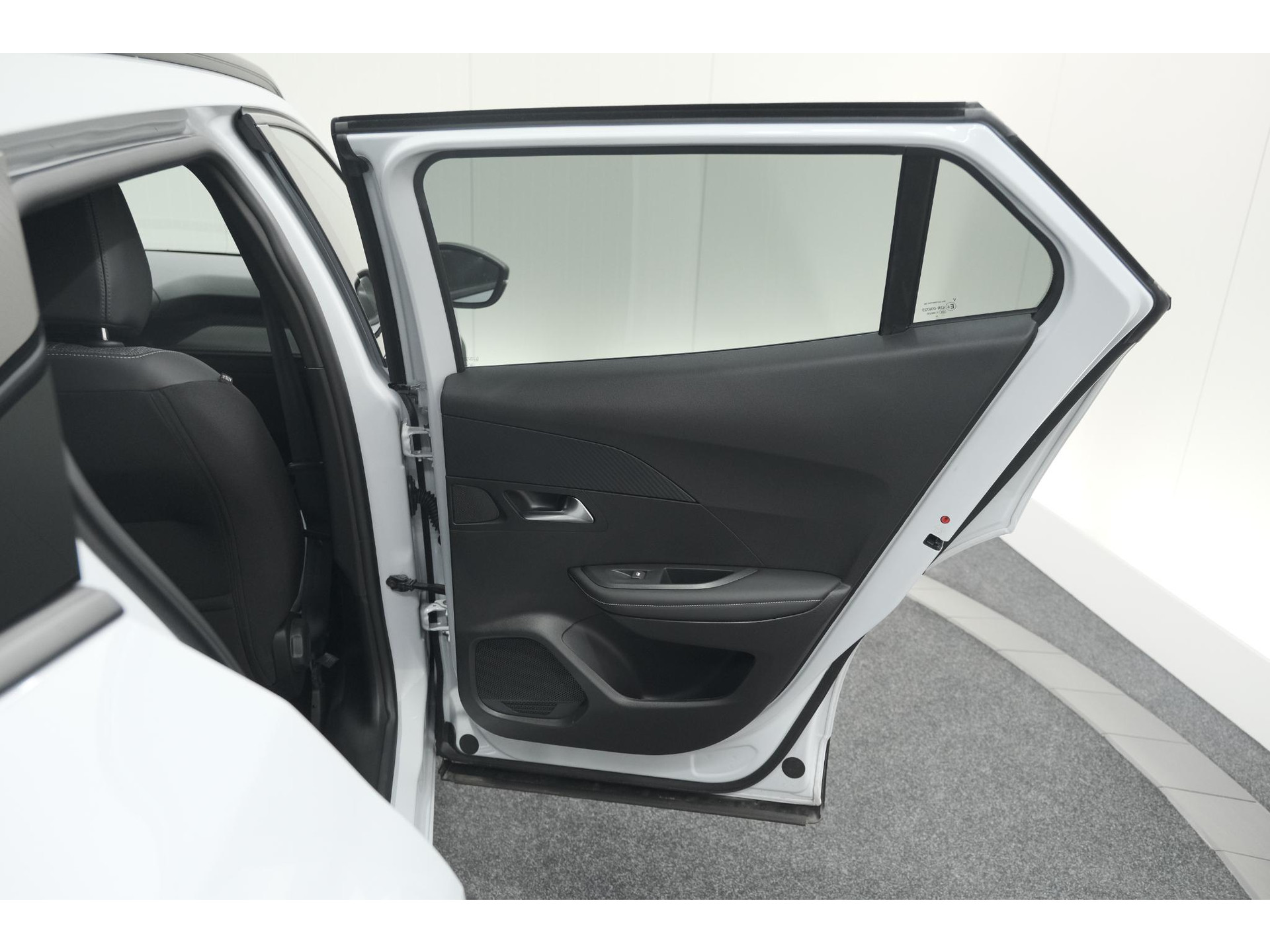 Peugeot 2008 PureTech 100 Allure | 360 Camera | Dodehoekdetectie | Navigatie | Apple Carplay