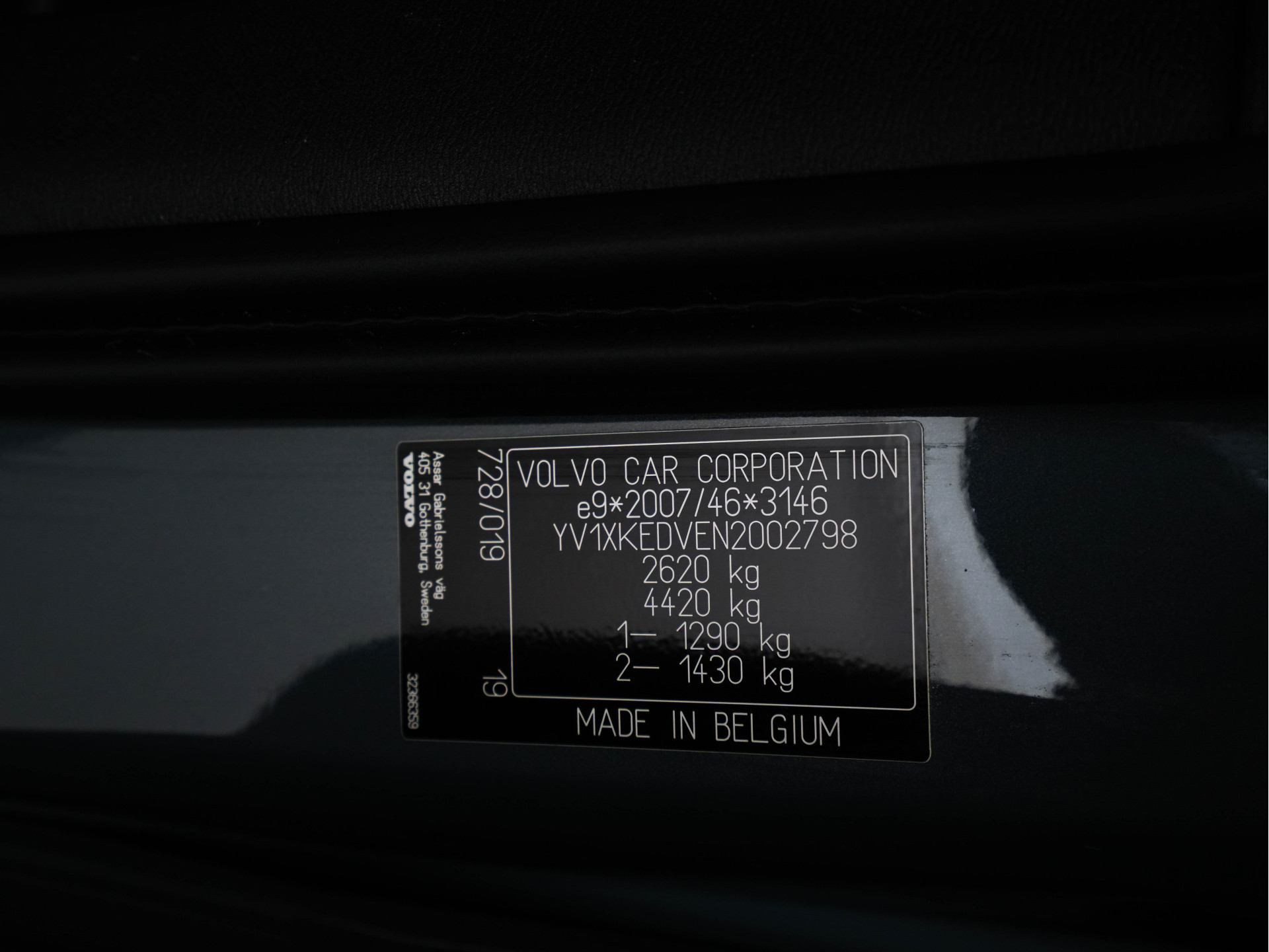 Volvo C40 Recharge Twin Intro Edition 78 kWh AWD [ 3-Fase ] {SOH-87%} (INCL-BTW) Aut. *HEATPUMP | PANO | LEATHER-ALCANTARA | DIGI-COCKPIT | FULL-LED | HARMAN/KARDON | TOPVIEW | NAVI-FULLMAP | ECC | PDC | KEYLESS | HEATED-SPORTSEATS | TOWBAR | PRIVACY-GLAS