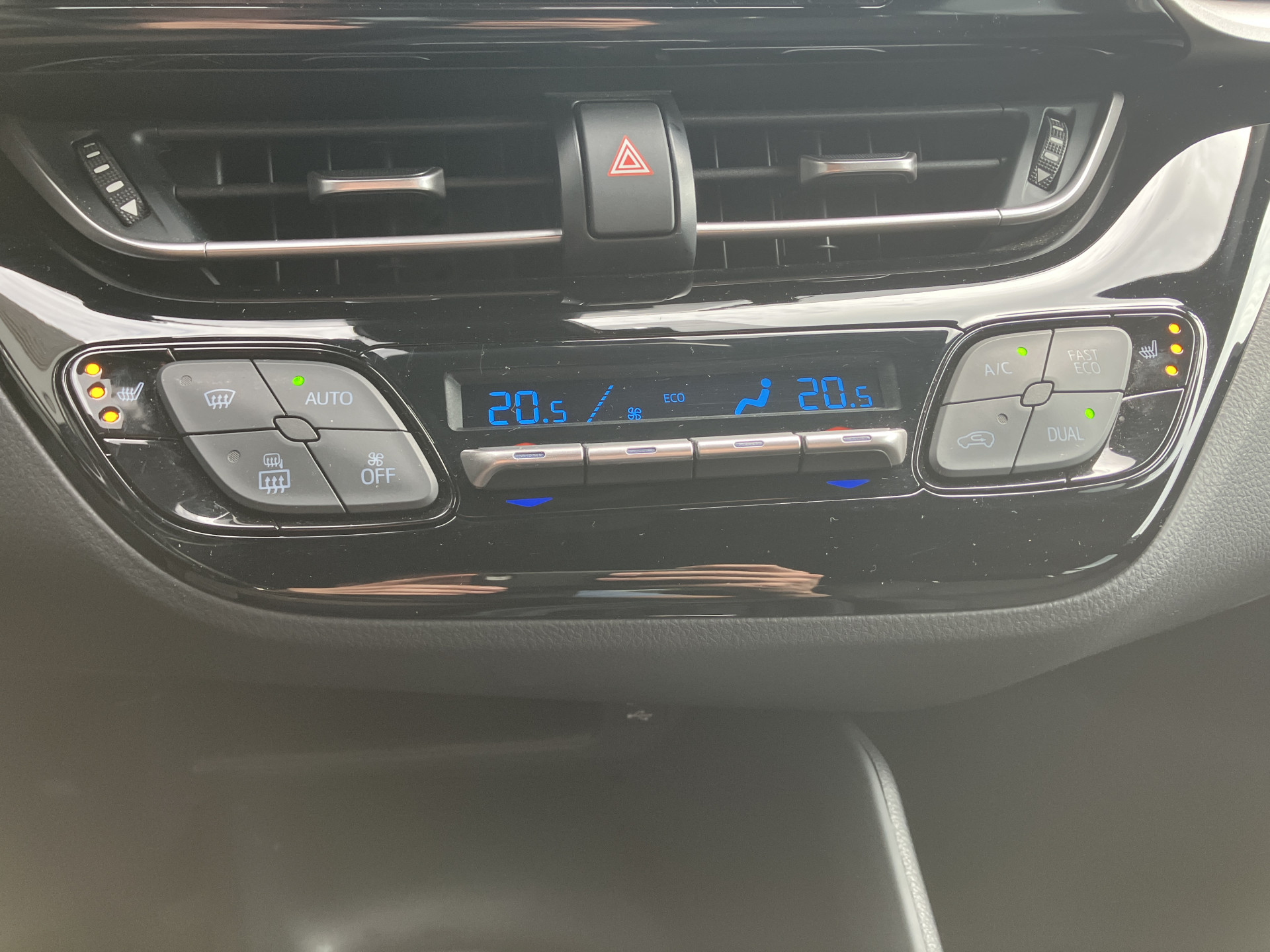 Toyota C-HR 1.8 Hybrid Active AUT. | 1e eigenaar | navigatie | camera | apple carplay | cruise control | 36.000 KM