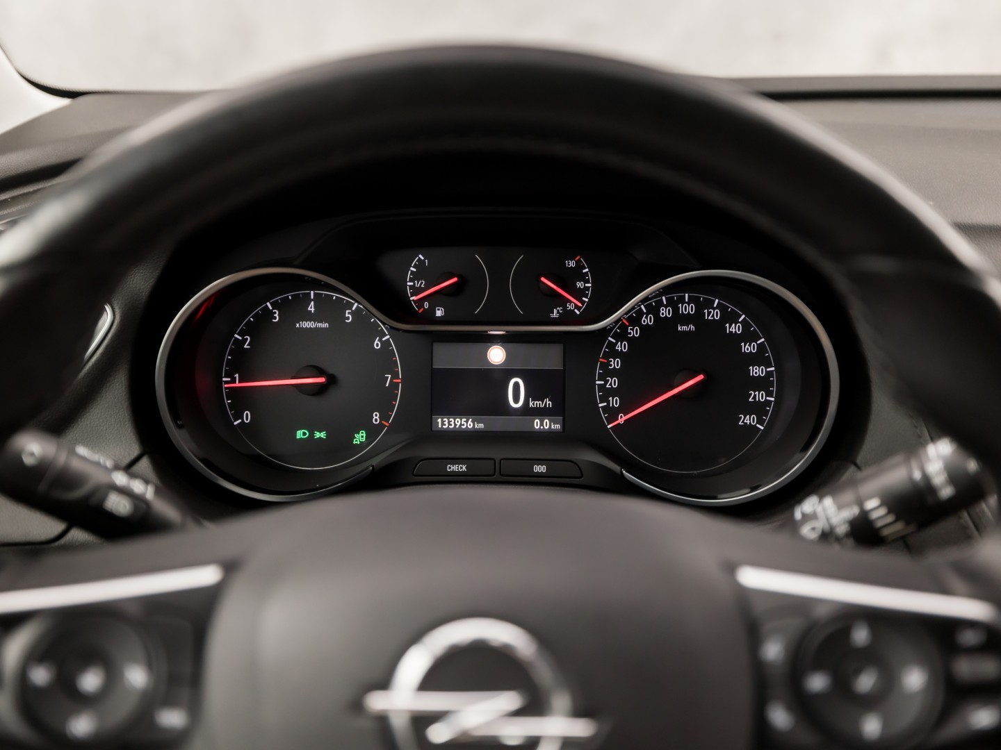 Opel Grandland X 1.2 Turbo Deluxe (MEMORY SEAT, LEDER, STOELKOELING/VERWARMING, APPLE CARPLAY, STOELVERWARMING ACHTER, GETINT GLAS, KEYLESS, TREKHAAK, ELEK ACHTERKLEP, NIEUWSTAAT)