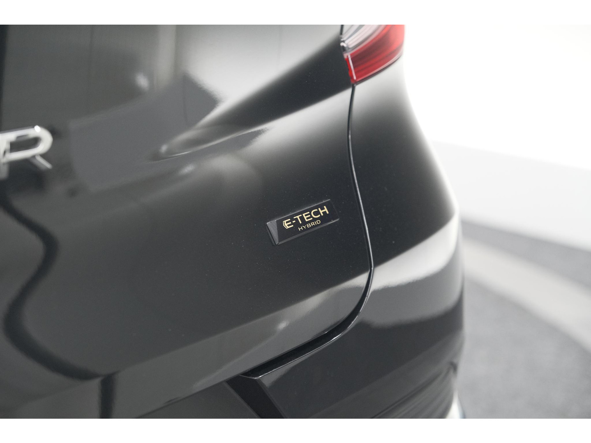 Renault Captur 1.6 E-Tech full hybrid 145 techno | Pack Full Screen | Camera | Navigatie | Allseason Banden