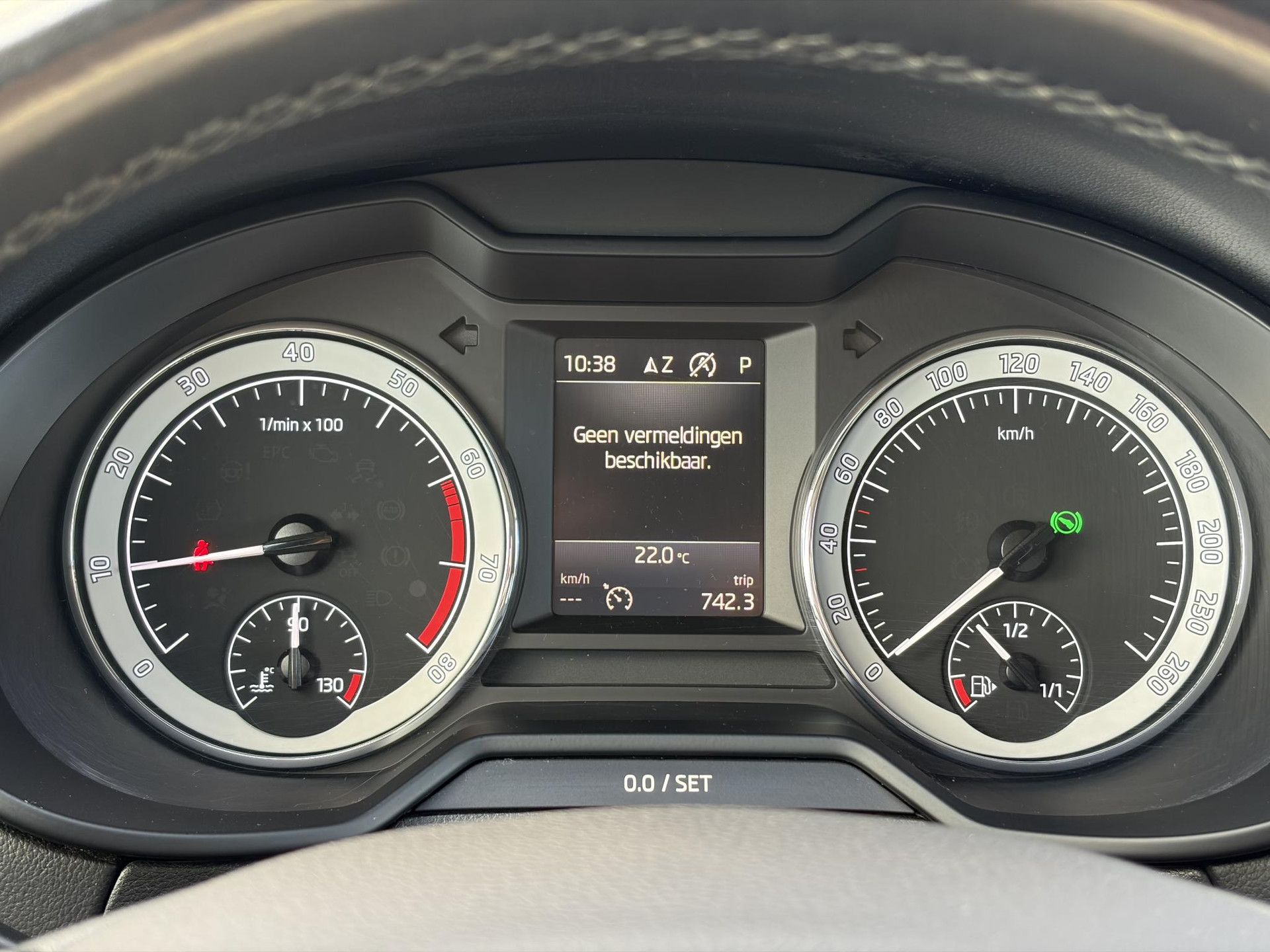 Skoda Octavia Combi 1.5 TSI Greentech Style Business 2e Eigenaar,Draadloze telefoonlader,Carplay,Camera,Navi,Trekhaak,150pk,Pdc V+A,Keyless,Clima,Cruise,Elekt.Stoel,Recent beurt gehad,N.A.P,Apk tot 07-2027