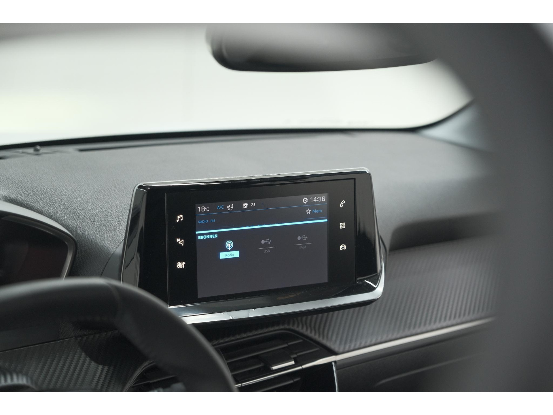 Peugeot 208 PureTech 100 PK Allure | Apple Carplay | Parkeersensoren | Lichtmetalen velgen