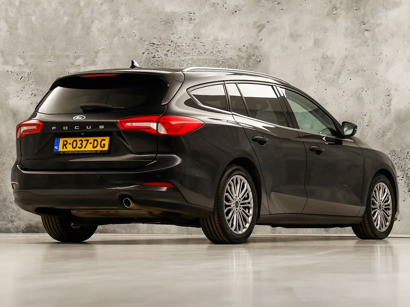Ford Focus Wagon 1.0 EcoBoost Titanium Sport (APPLE CARPLAY, GROOT NAVI, STUUR/STOELVERWARMING, CAMERA, SPORTSTOELEN, GETINT GLAS, ADAPTIVE CRUISE, NIEUWSTAAT)