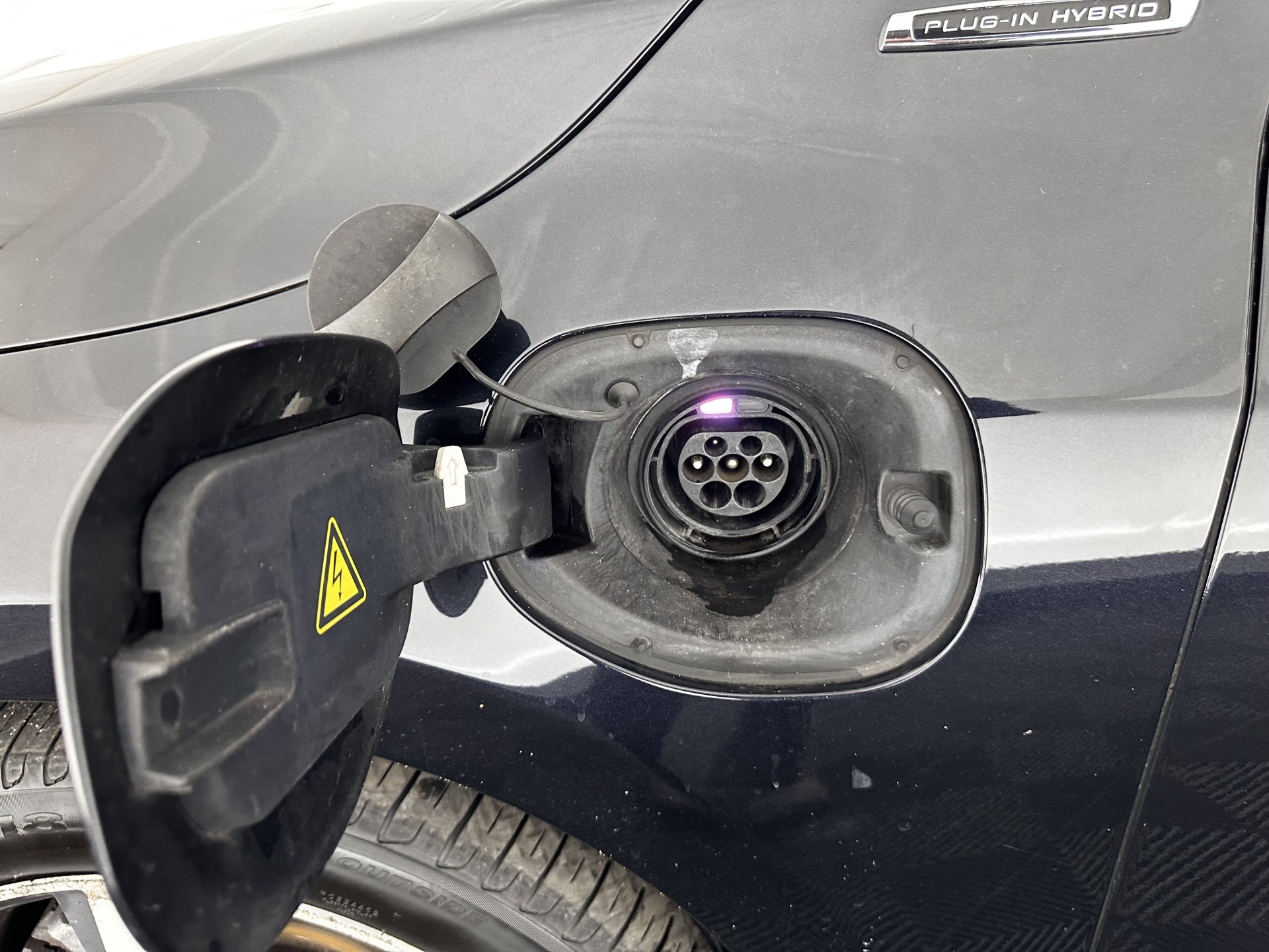 Volvo V60 2.4 D6 AWD Hybrid Summum ( Plug-In) Aut. *PANO | BI-XENON | LEATHER | PREMIUM-SOUND-AUDIO | NAVI-FULLMAP | MEMORY-PACK | ADAPTIVE-CRUISE | CAMERA | HEATED-SPORTSEATS | TOWBAR | BLINDSPOT | 18"ALU*