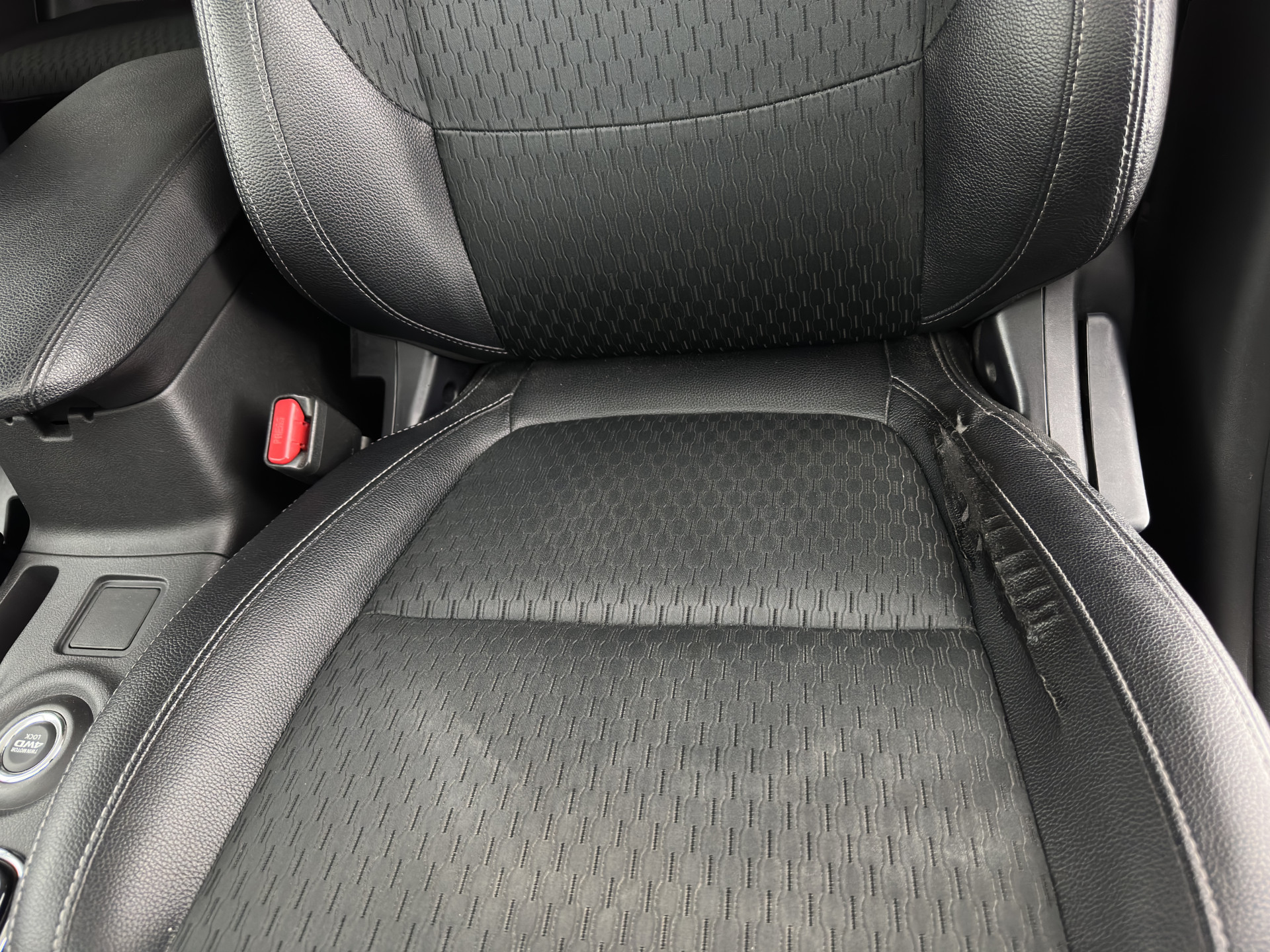 Mitsubishi Outlander 2.0 PHEV Business Edition X-Line (INCL-BTW) Aut. *LEATHER-FABRIC | NAVI-FULLMAP | KEYLESS | CAMERA | COMFORT-SEATS | ECC | CRUISE | PRIVACY-GLASS | SHIFT-PADDLES |  TOWBAR | 18''ALU*