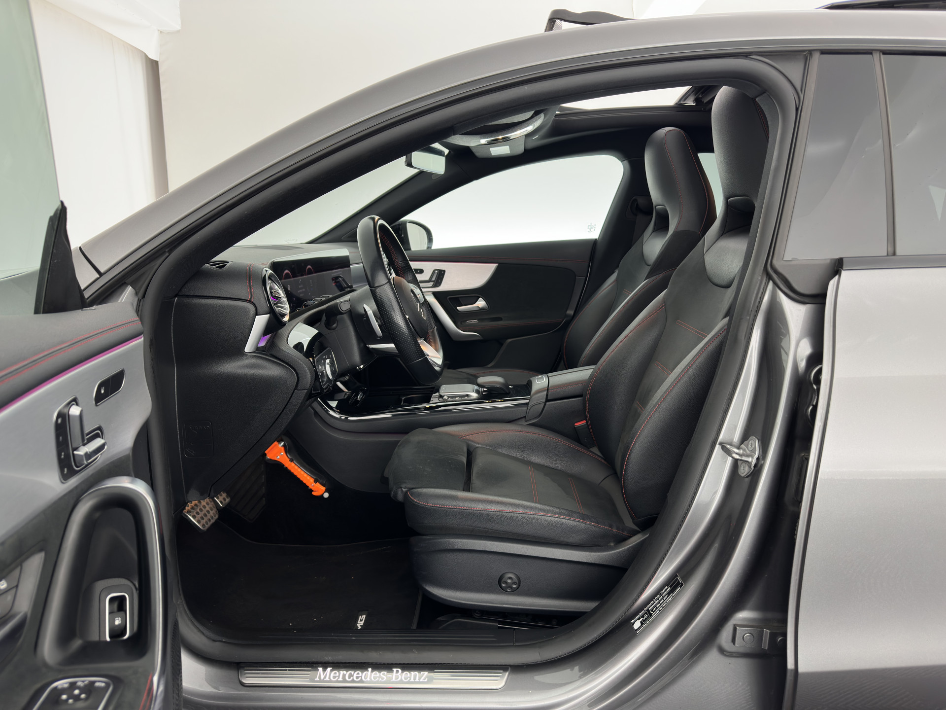 Mercedes-Benz CLA-klasse Shooting Brake 250 e Business Solution AMG Limited (INCL.BTW) *PANO | LEATHER-MICROFIBRE | MULTIBEAM-LED | AMBIENT-LIGT | BLIND-SPOT | HEATED-SPORTSEATS | WIDE-SCREEN-DIGICOCKPIT | DAB+ | NAVI-FULLMAP | CAMERA | PRIVACY-GLASS |  1