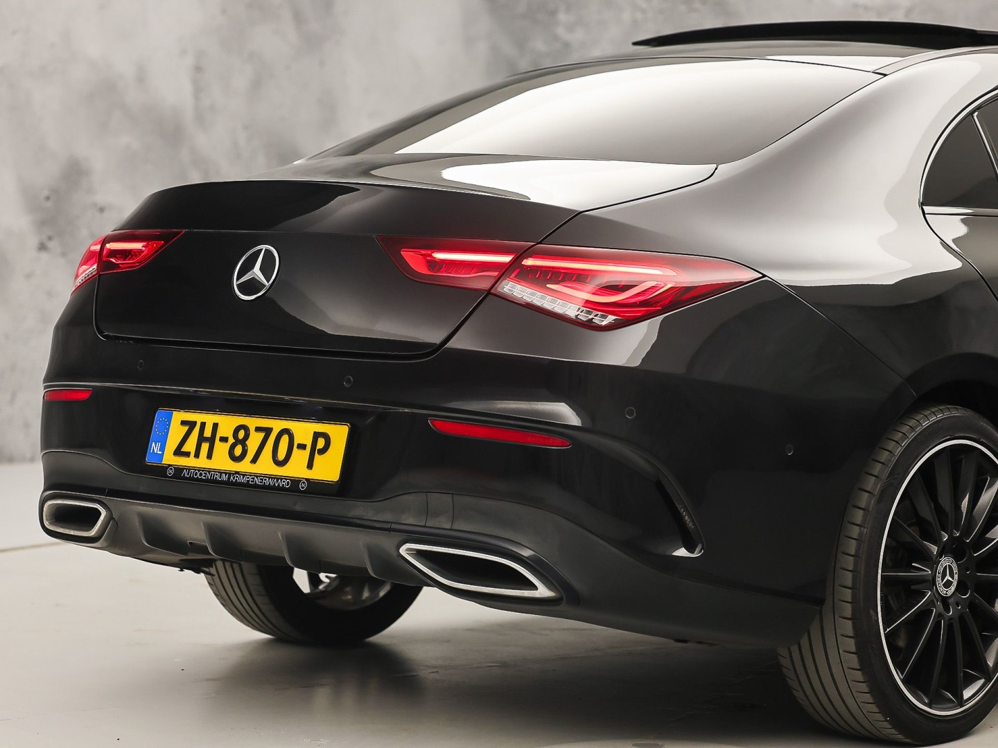 Mercedes-Benz CLA-Klasse 200 AMG Sport 163Pk Automaat (PANORAMADAK, GROOT NAVI, LEDER, CAMERA, SPORTSTOELEN, GETINT GLAS, STOELVERWARMING, NIEUWSTAAT)