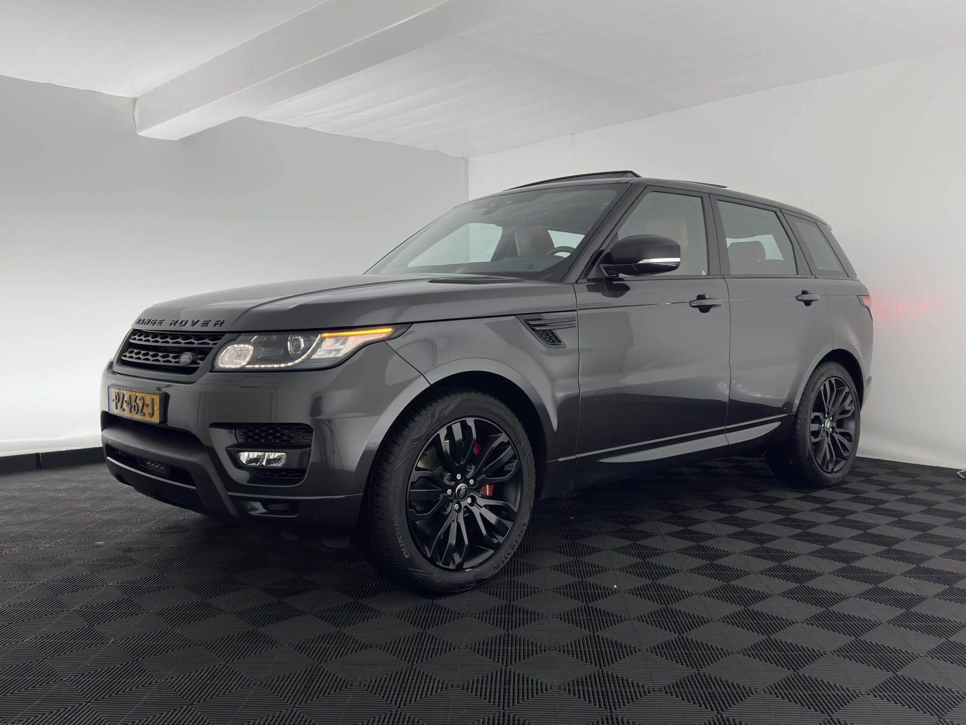 Land Rover Range Rover Sport 3.0 TDV6 HSE Dynamic Aut. *PANO | DIGI-COCKPIT | LEATHER | XENON | NAVI-FULLMAP | CAMERA | KEYLESS | AIR-SUSPENSION | ECC | PDC | HEATED-SPORTSEATS | AMBIENT-LIGHT | CARBON-INLAY | SHIFT-PADDLES | CRUISE |