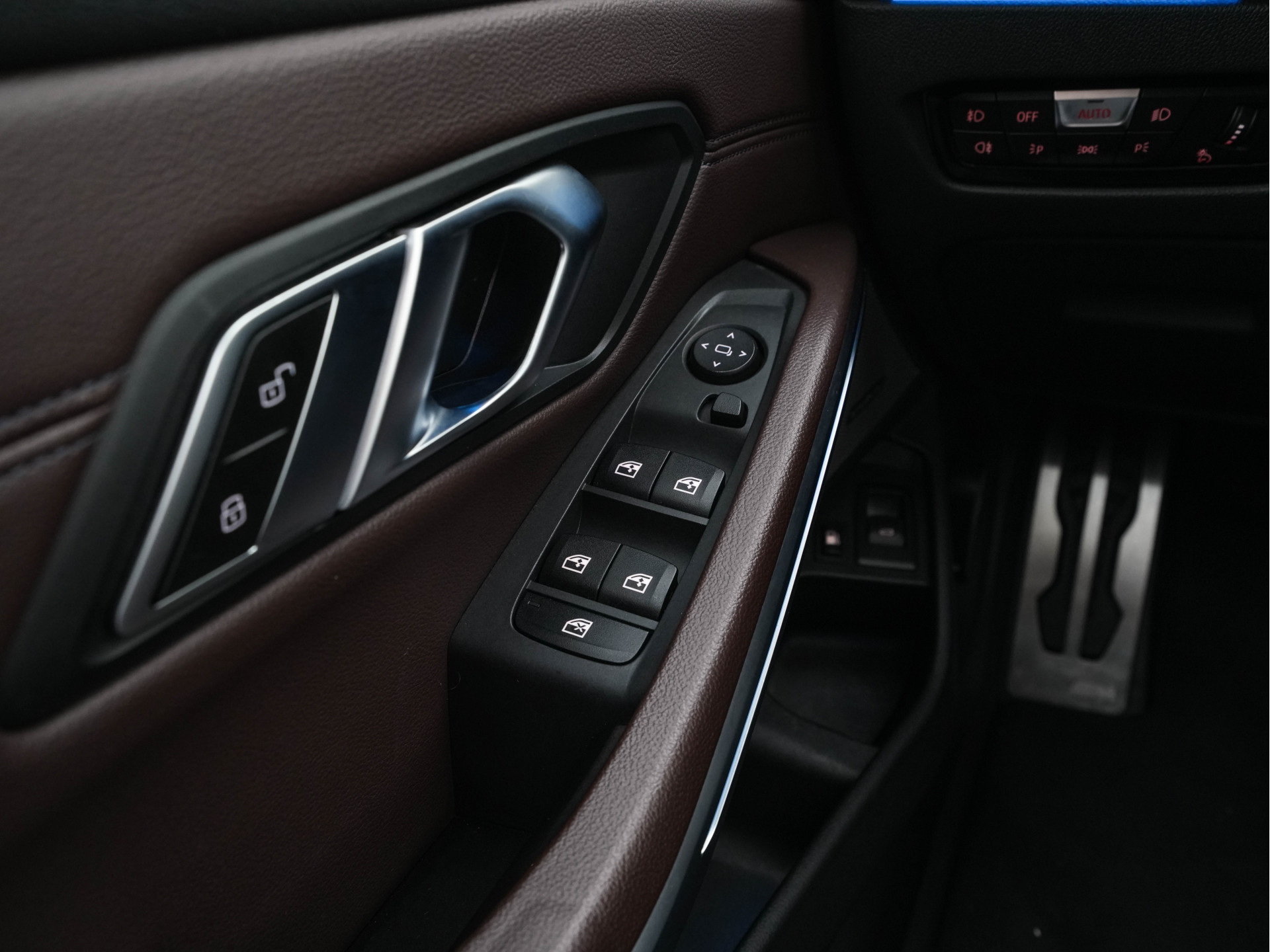 BMW 3-serie Touring 320e M-Sportpack Business Edition Plus (Plug-In) (INCL-BTW) *PANO | LASER-LED | LEATHER | HEATED-SPORTSEATS | HARMAN/KARDON | VIRTUAL-COCKPIT | AMBIENT-LIGHT | NAVI-FULLMAP | DAB+ | 18''ALU*