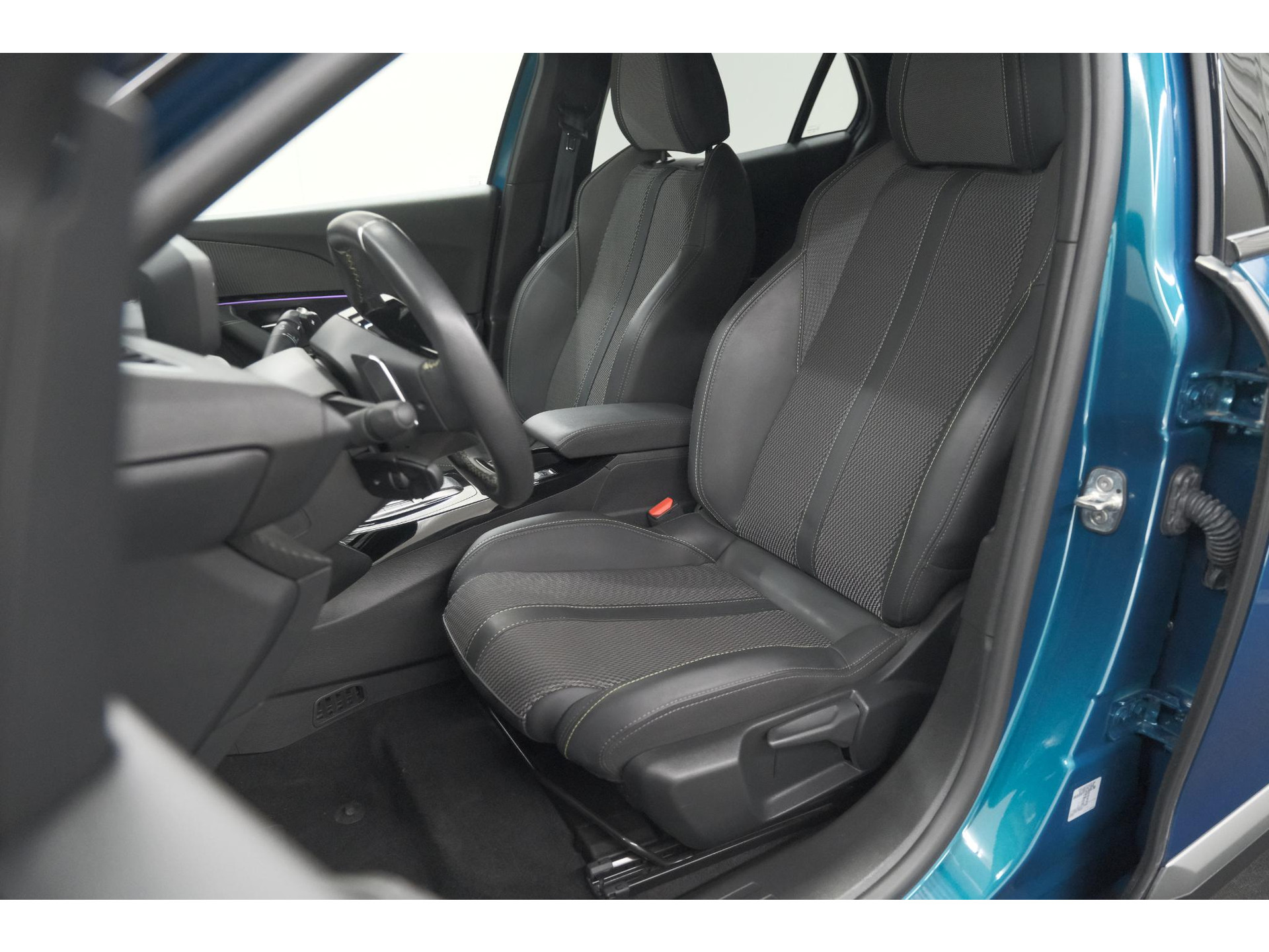 Peugeot 2008 1.2 Hybrid 145 GT | Camera | Apple Carplay | Parkeersensoren