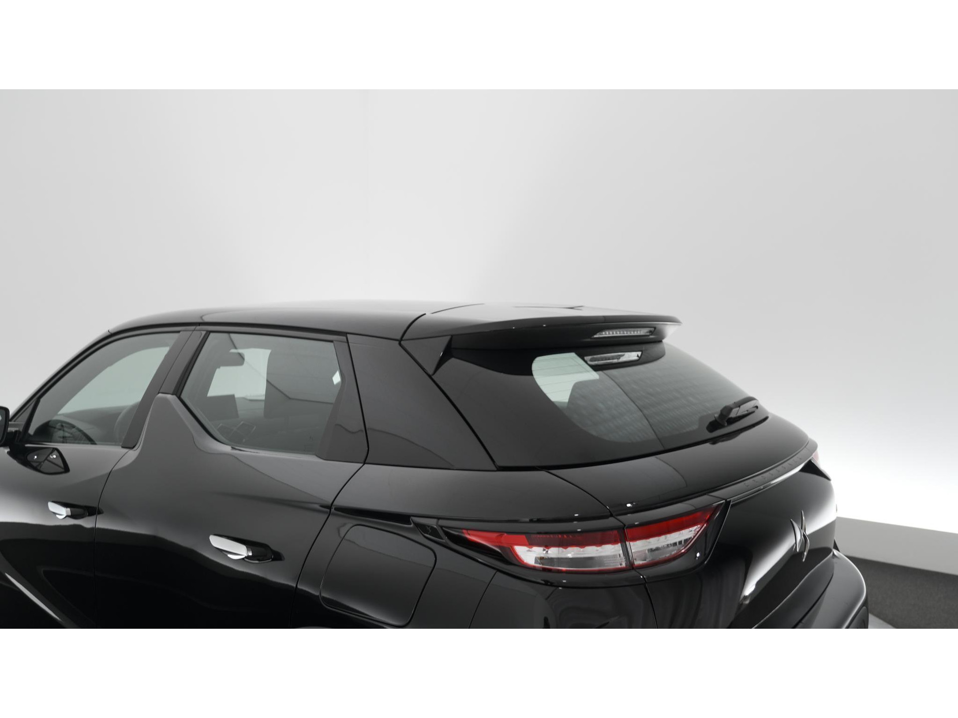 DS 3 Crossback PureTech 100 Montmartre | Parkeersensoren | Apple Carplay | Allseason Banden | Navigatie | Climate Control
