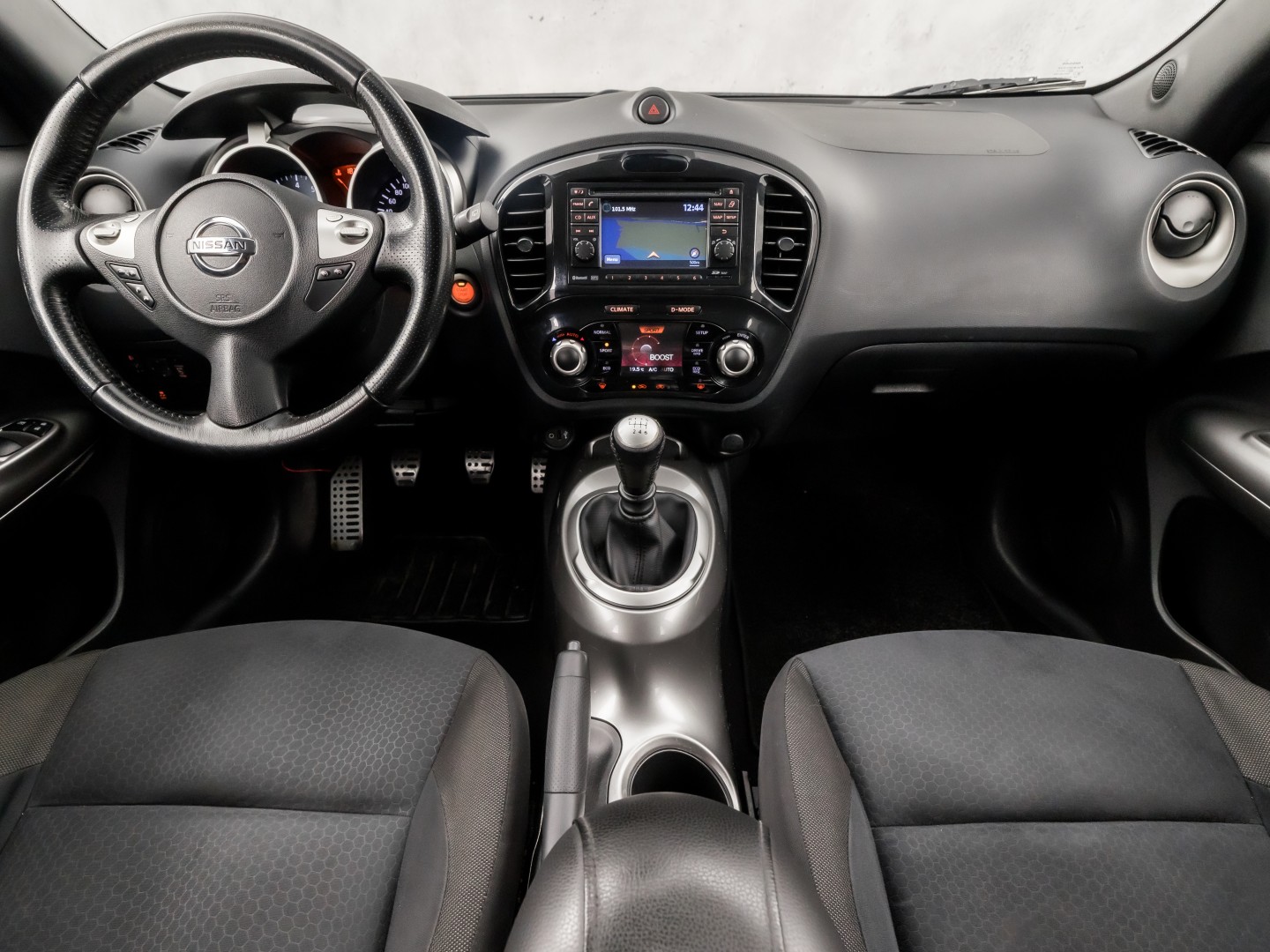 Nissan Juke 1.6 DIG-T Tekna (NAVIGATIE, CLIMATE, CAMERA, GETINT GLAS, KEYLESS, SPORTSTOELEN, LM VELGEN, CRUISE, NIEUWSTAAT)