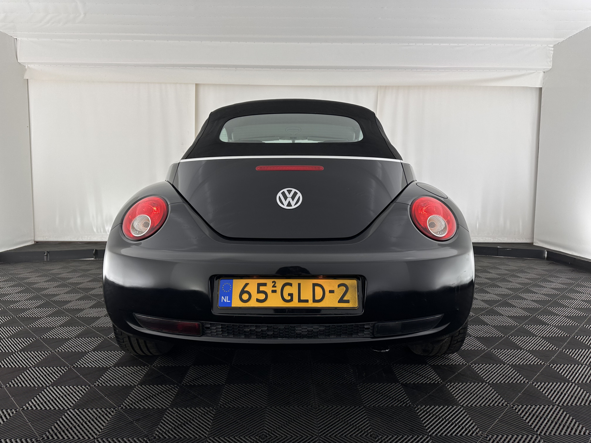Volkswagen New Beetle Cabriolet 1.6 Highline *AIRCO | CRUISE | COMFORTSEATS | RADIO-CD/MP3 | 17''ALU*
