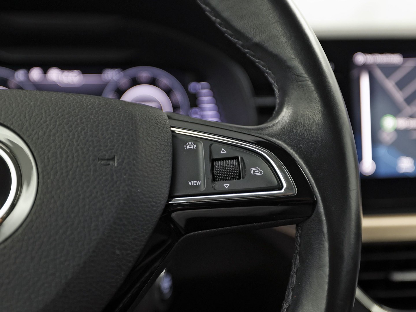Škoda Scala 1.0 TSI Sport Automaat (GROOT NAVI, VIRTUAL COCKPIT, CLIMATE, APPLE CARPLAY, STOELVERWARMING, NIEUWE APK, NIEUWSTAAT)