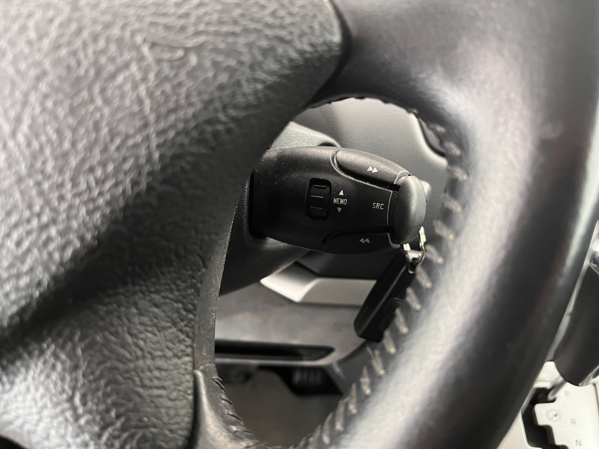 Peugeot 807 2.0 HDiF ST [ 7-Pers. ] Aut. *NAVI-FULLMAP | XENON | VELOURS-COMFORT-SEATS | HEATED-SEATS | ECC | PDC | CRUISE | TOWBAR | 16''ALU*