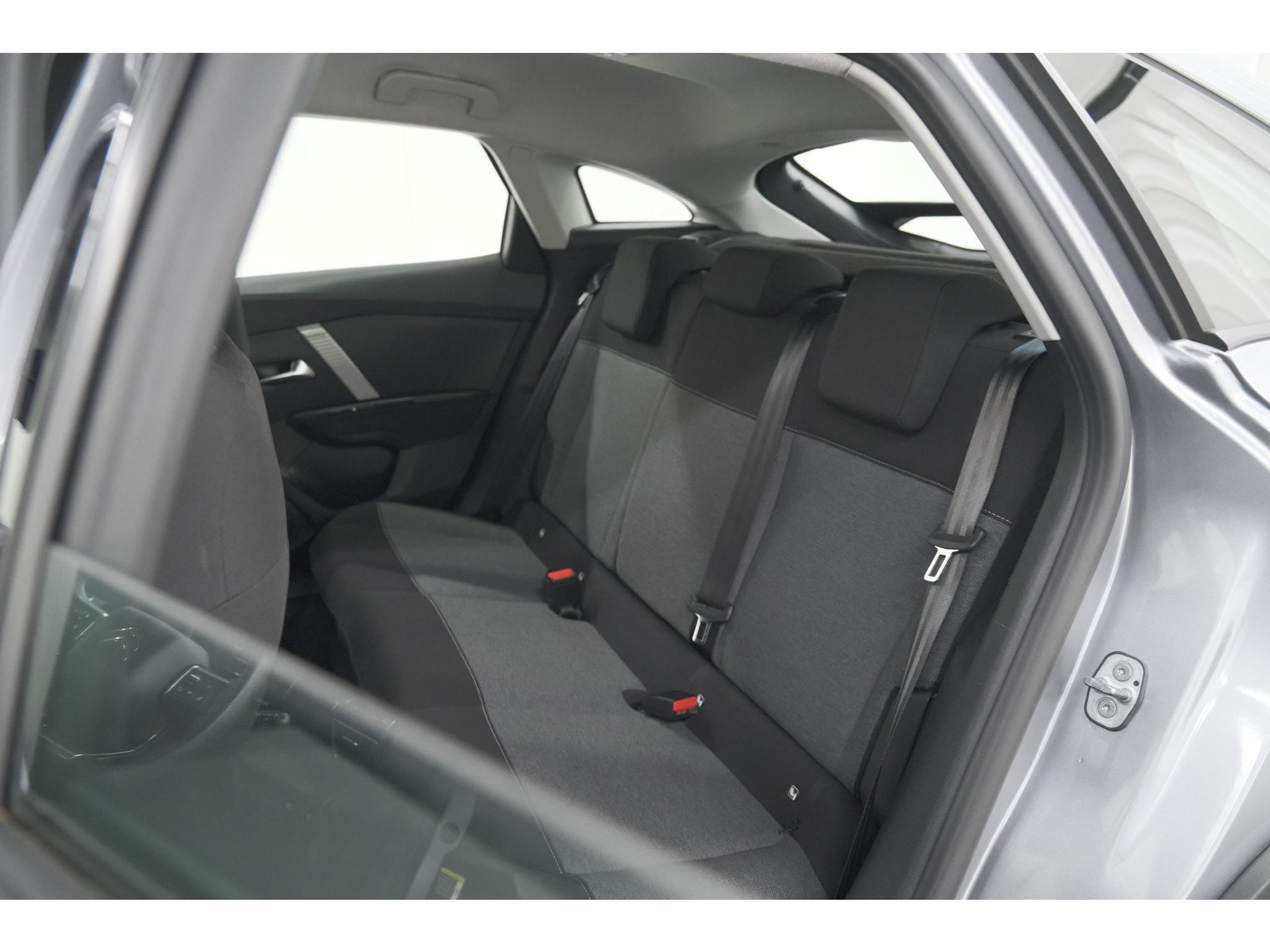 Citroen C4 Puretech 130 Feel | Trekhaak | Camera | Allseason Banden | Climate Control | Parkeersensoren