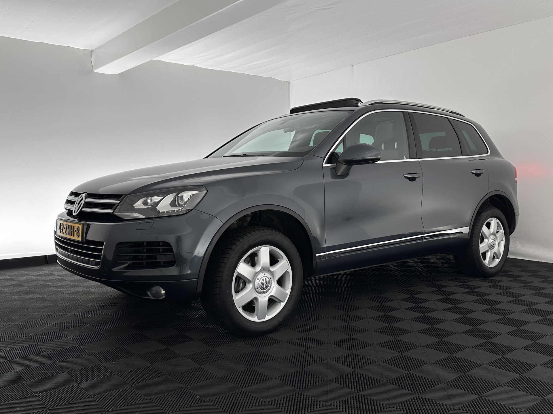 Volkswagen Touareg 3.0 TDI Highline Aut. *PANO | LEATHER | XENON | MEMORY-PACK | DYNAUDIO | NAVI-FULLMAP | AIRSUSPENSION | CAMERA | SHIFTPADDLES | ECC | PDC | CRUISE | TOWBAR | DAB | 18''ALU*