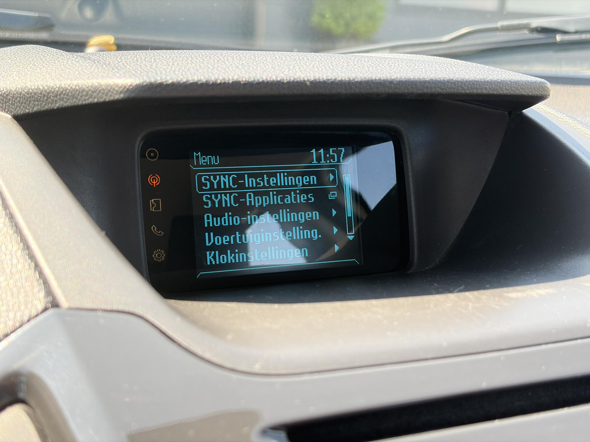 Ford EcoSport 1.0 EcoBoost Titanium Clima,Cruise,Pdc,Lm velgen,125pk,Bluetooth,N.A.P,Apk tot 09-2027