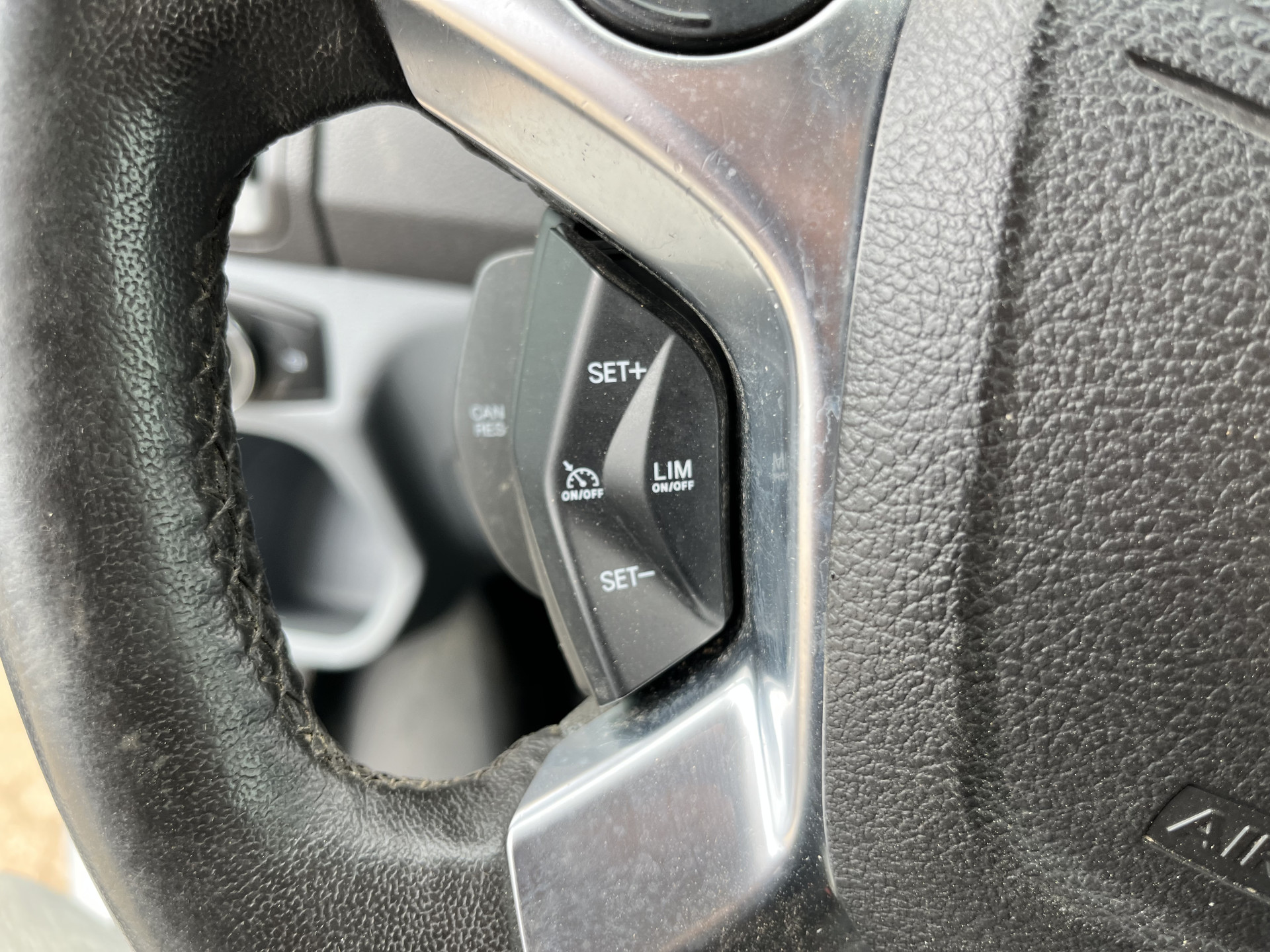 Ford Transit 2.0 TDCI 130PK L2H2 Airco Cruise Control Parkeersensoren Stoelverwarming Zwaailampen Kastwand Inbouw