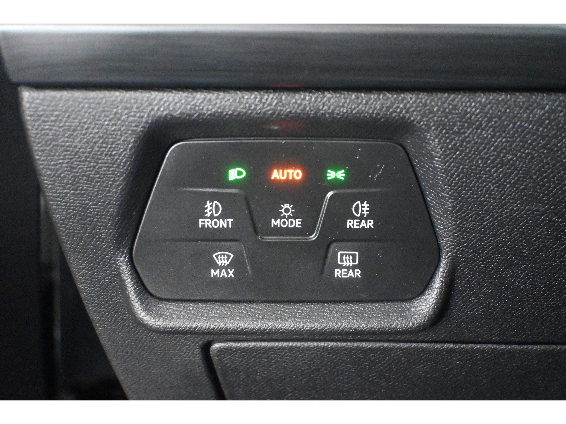 CUPRA Formentor 1.5 TSI Automaat Clima Adaptieve cruise Navigatie Apple carplay Trekhaak PDC Inruil mogelijk