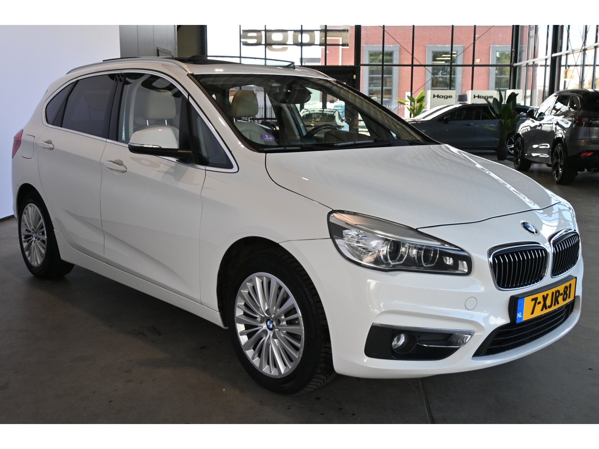 BMW 2-serie Active Tourer 218i High Executive Nap Clima Cruise Panoramadak Trekhaak PDC Navigatie LED Stoelverwarming Inruil Mogelijk!