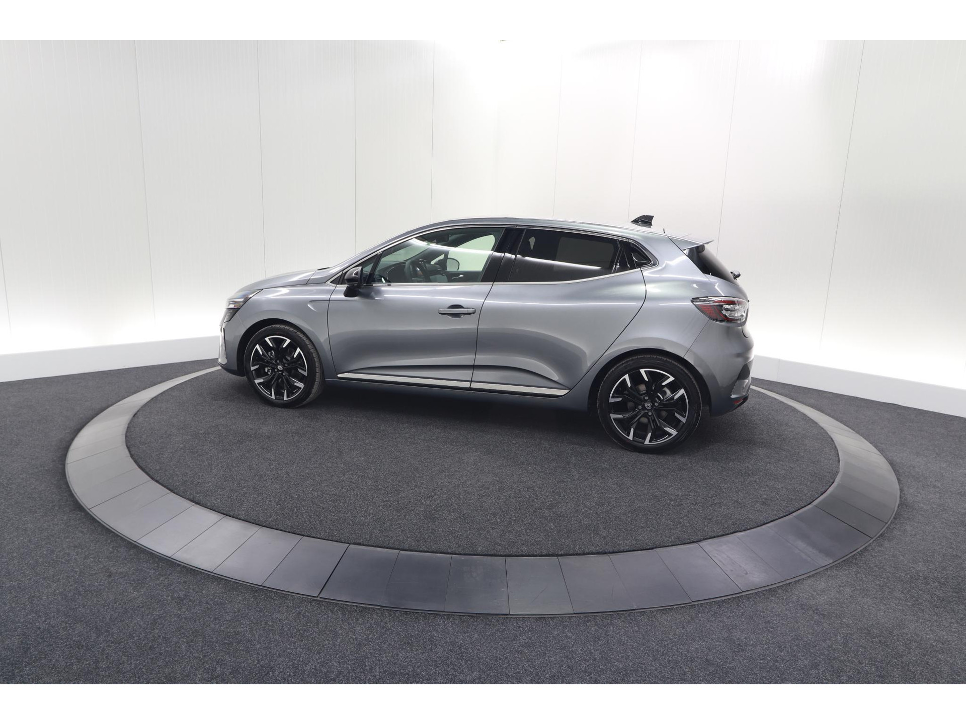 Renault Clio 1.6 E-Tech Full Hybrid 145 Techno | 360 Camera | Bose Audio | Stoelverwarming | 9.3 Inch Groot Scherm