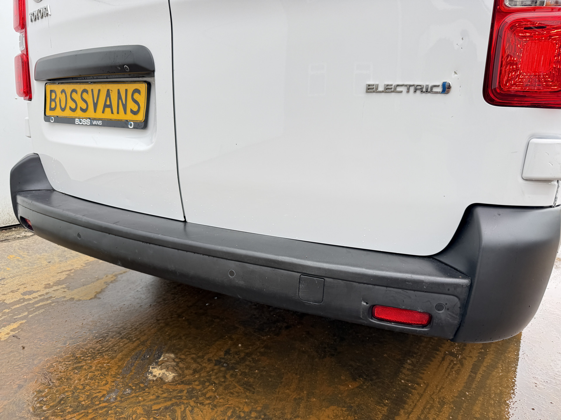Toyota ProAce Electric 75kWh 136PK L2 Elektrisch 93.3% (SOH) 330km WLTP Snelladen Cruise Control Climate Control Carplay Navigatie 360° Camera Snelladen