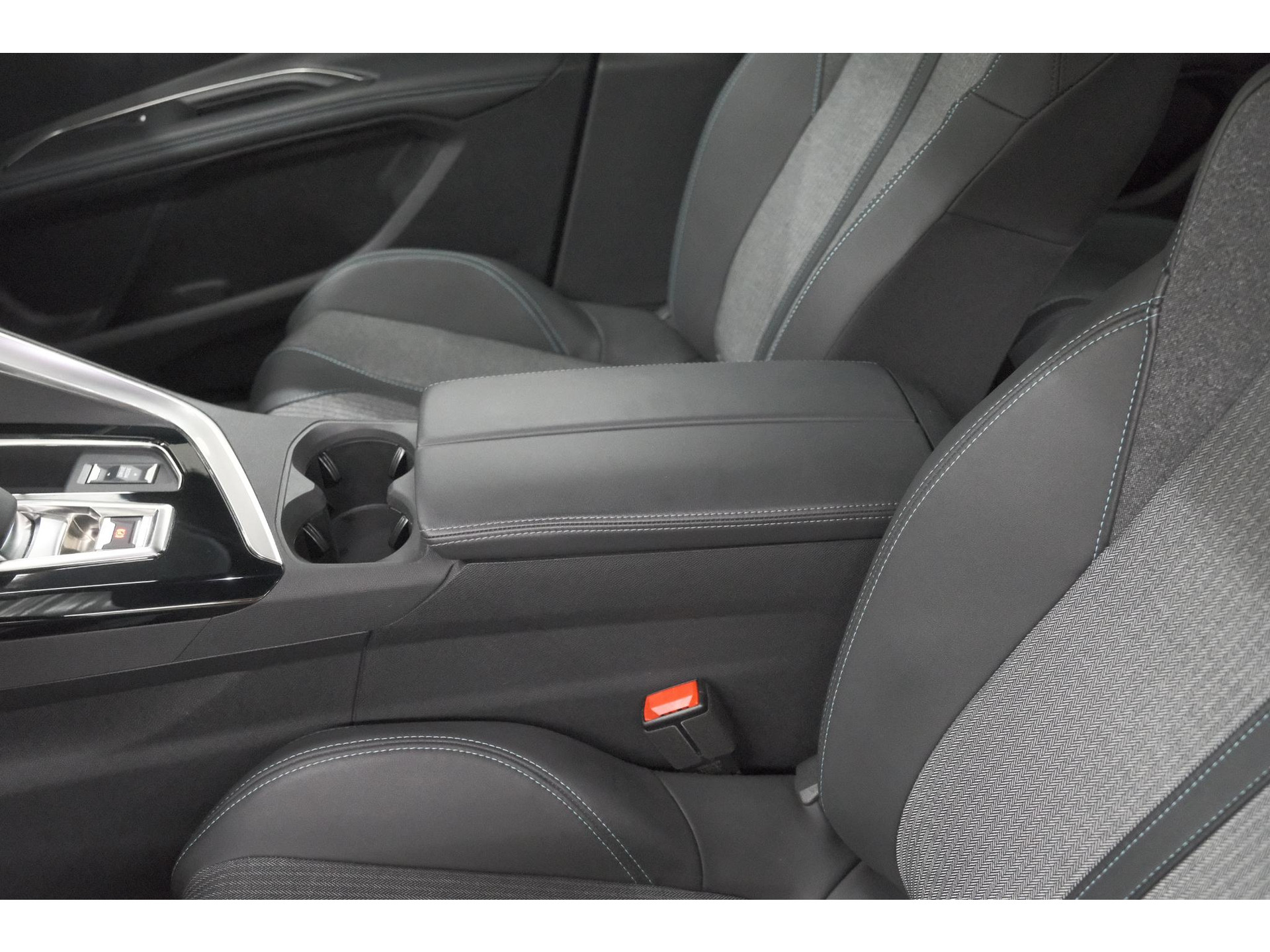 Peugeot 3008 1.6 PLUG-IN HYbrid 225 Allure | Camera | Dodehoekdetectie | Navigatie