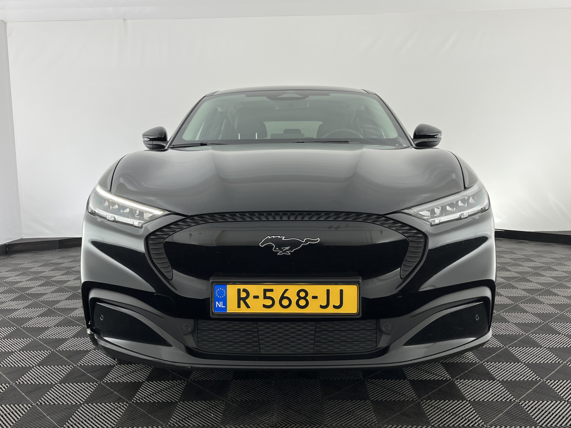 Ford Mustang Mach-E RWD 75 kWh [ 3-Fase-11kW ] {SOH-83%} (INCL-BTW)  Aut. *LEATHER | FULL-LED | DAB | DIGI-COCKPIT | KEYLESS | NAVI-FULLMAP | CARPLAY | HEATED-COMFORTSEATS | TOPVIEW | ADAPTIVE-CRUISE | PRIVACY-GLASS | 18'' ALU*