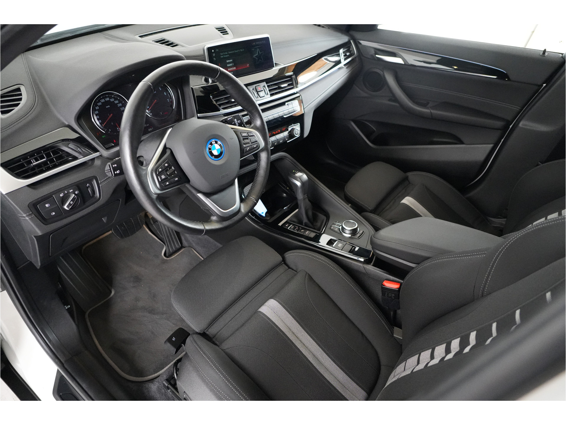 BMW X2 xDrive25e PHEV 220 pk | SOH 92% | M Sport int. | Adaptive Cruise  | Camera |