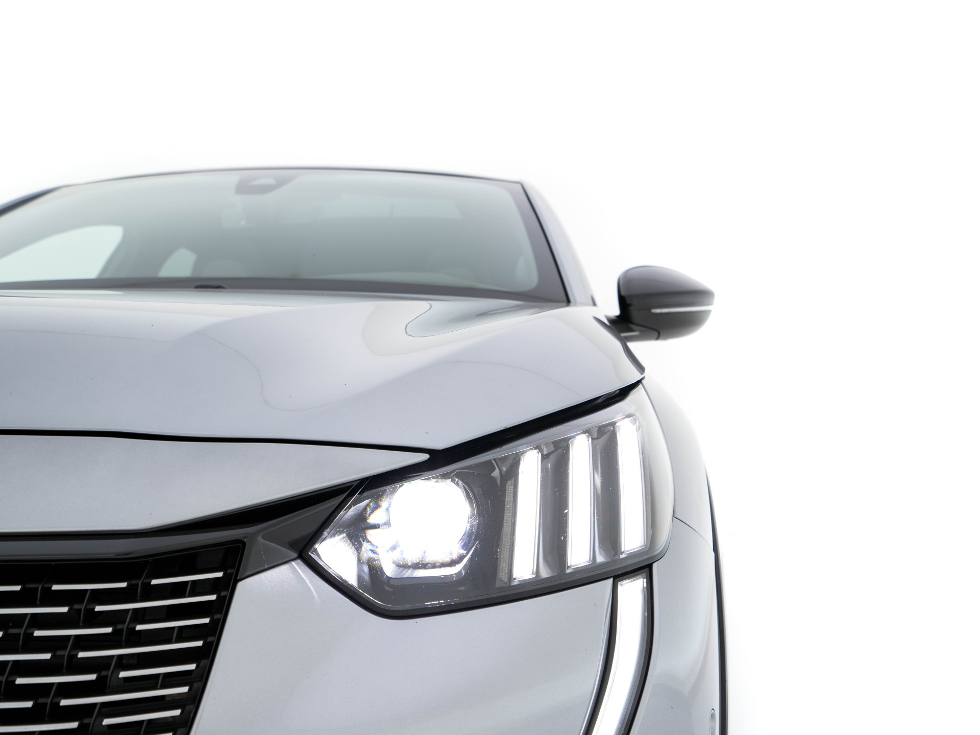 Peugeot e-208 EV GT-Line 350 50 kWh (INCL-BTW) *PANO | FULL-LED | DIGI-COCKPIT | BLINDSPOT | CAMERA | LEATHER-ALCANTARA | AMBIENT-LIGHT | NAVI-FULLMAP | LANE-ASSIST | KEYLESS | DAB | CCS-FASTLOADER | HEATED-SPORTSEATS | 17"ALU