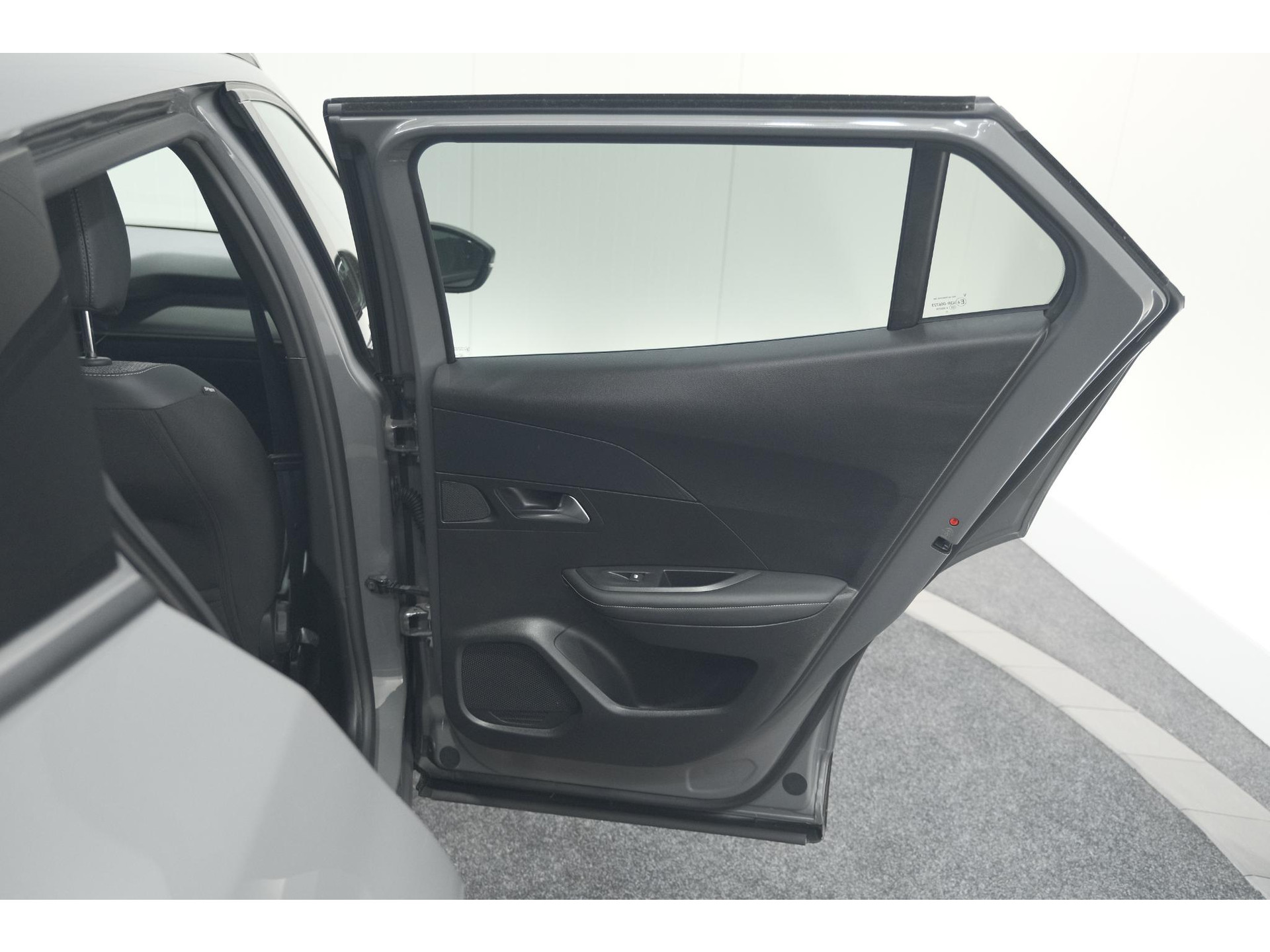 Peugeot 2008 Hybrid 136 e-DCS6 Allure | 360 Camera | Adaptieve Cruise Control | Dodehoekdetectie | Navigatie