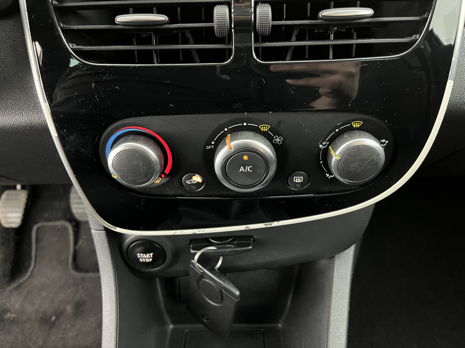 Renault Clio Estate 1.5 dCi ECO Dynamique *NAVI-FULLMAP | AIRCO | CRUISE | KEYLESS | COMFORTSEATS | BASS-REFLEX-AUDIO | PRIVACYGLASS | 16"ALU*