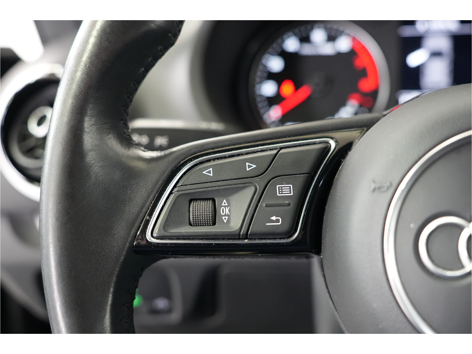 Audi A3 Sportback 35 TFSI CoD Design Pro Line Plus | Trekhaak | Stl. verw. | Climate | PDC | LED |