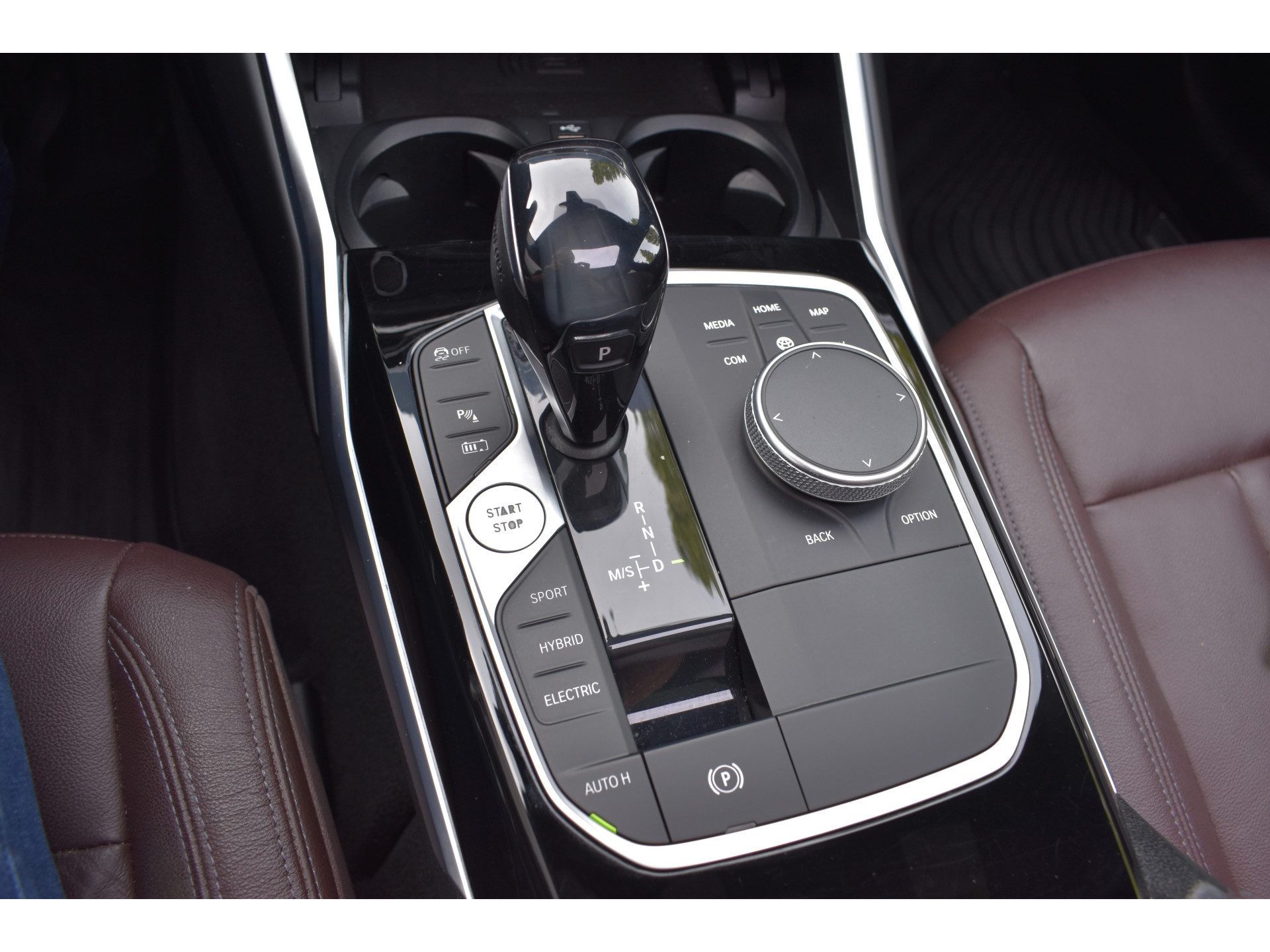 BMW 3-serie Touring 330e Business Edition Plus Plugin-hybride Pano Leder