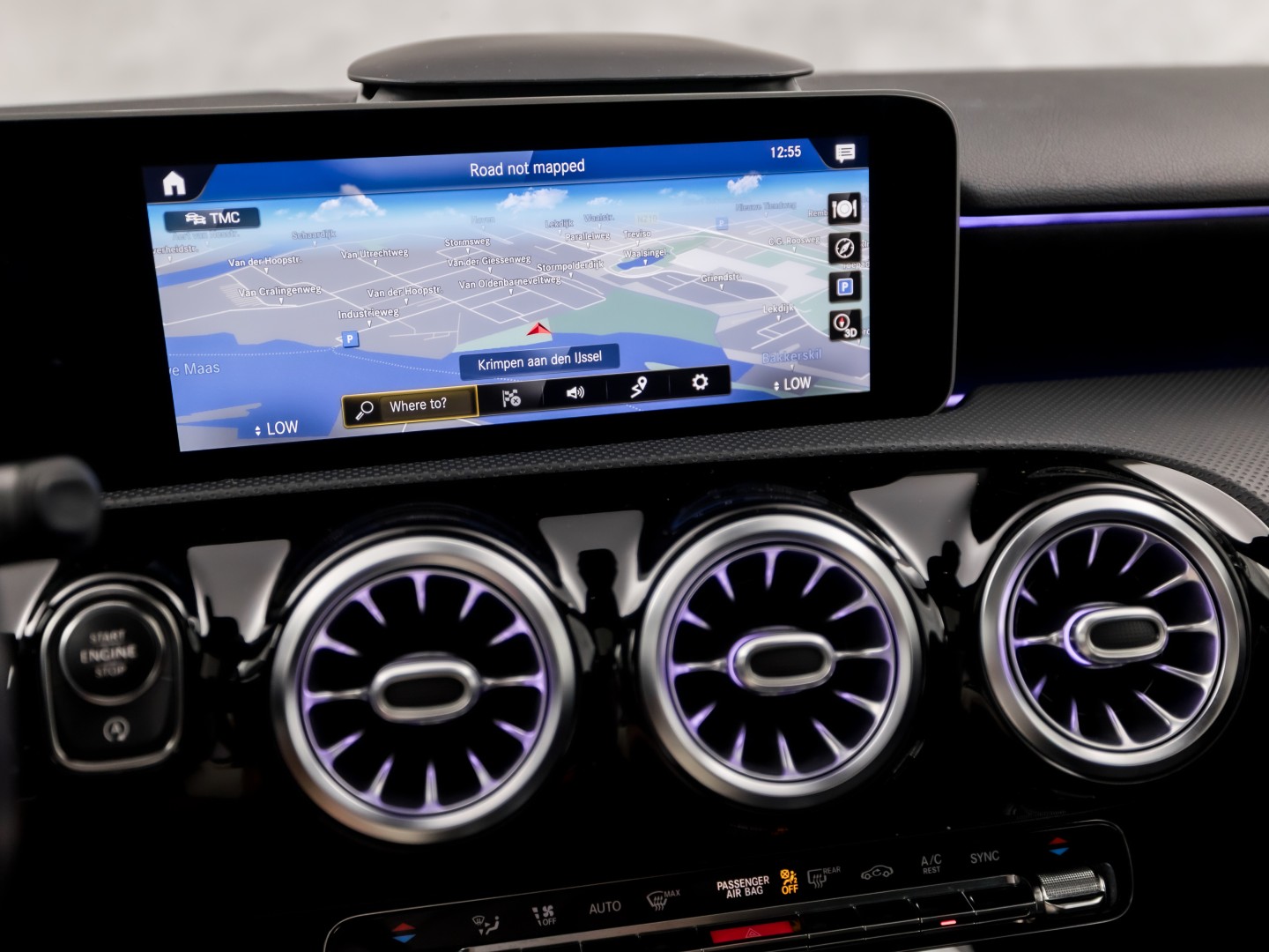Mercedes-Benz A-Klasse 250 AMG Sport 224Pk Automaat (PANORAMADAK, MEMORY SEATS, 360 CAMERA, BURMESTER, GROOT NAVI, SFEERVERLICHTING, WIDESCREEN, ADAPTIVE CRUISE, NIEUWSTAAT)