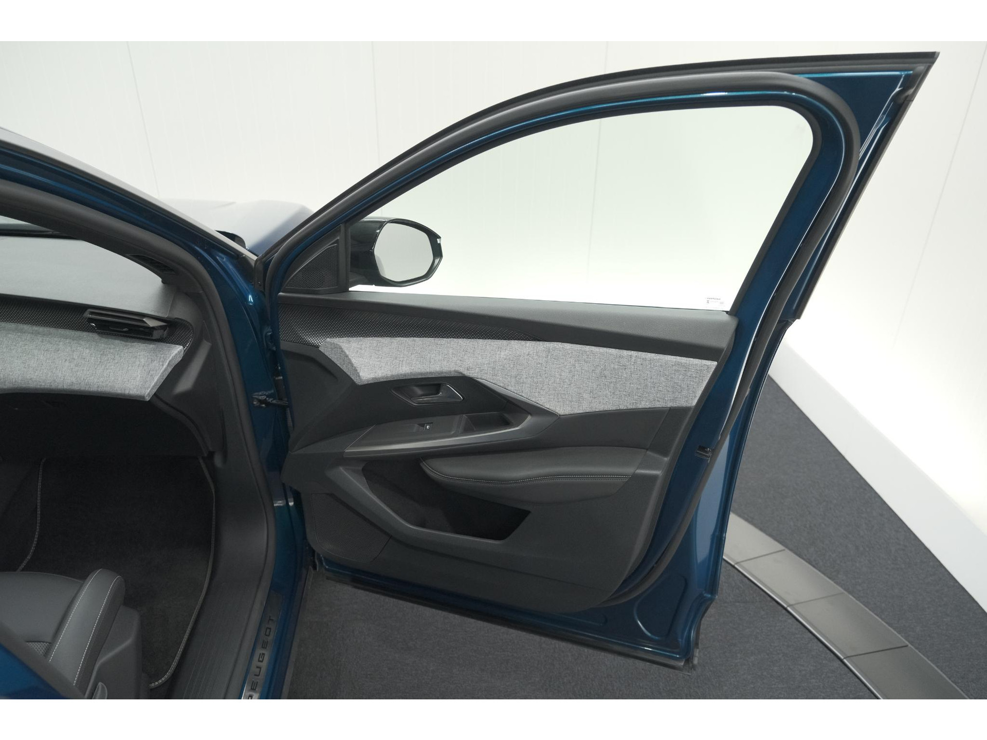 Peugeot 5008 1.2 Hybrid 136 GT | Adaptieve Cruise Control | Camera | Elektrische Kofferklep | Stoelverwarming