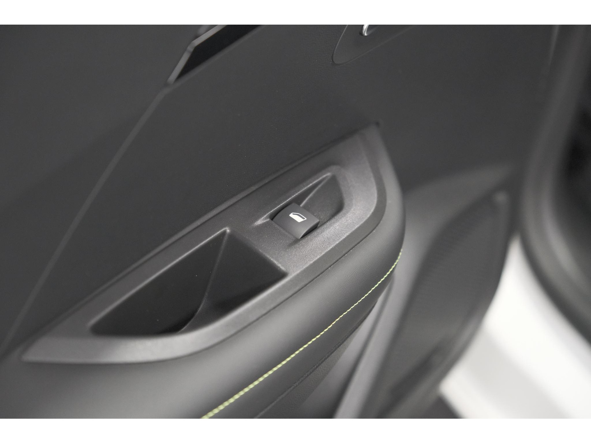 Peugeot 2008 PureTech 130 GT | Elektrisch Panoramadak | Camera | Dodehoekdetectie | Navigatie