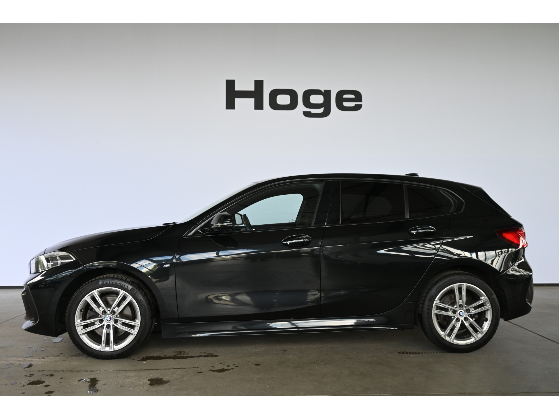 BMW 1-serie 118i High Executive Aut M Sport Navigatie Carplay Dealer Onderhouden! Inruil Mogelijk!